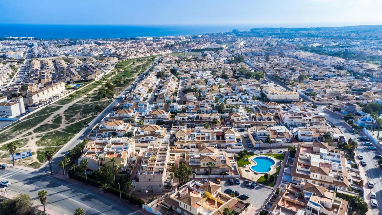 Renovated Townhouse - Rooftop, Garden & Stunning Views Сasa de vacaciones Alicante