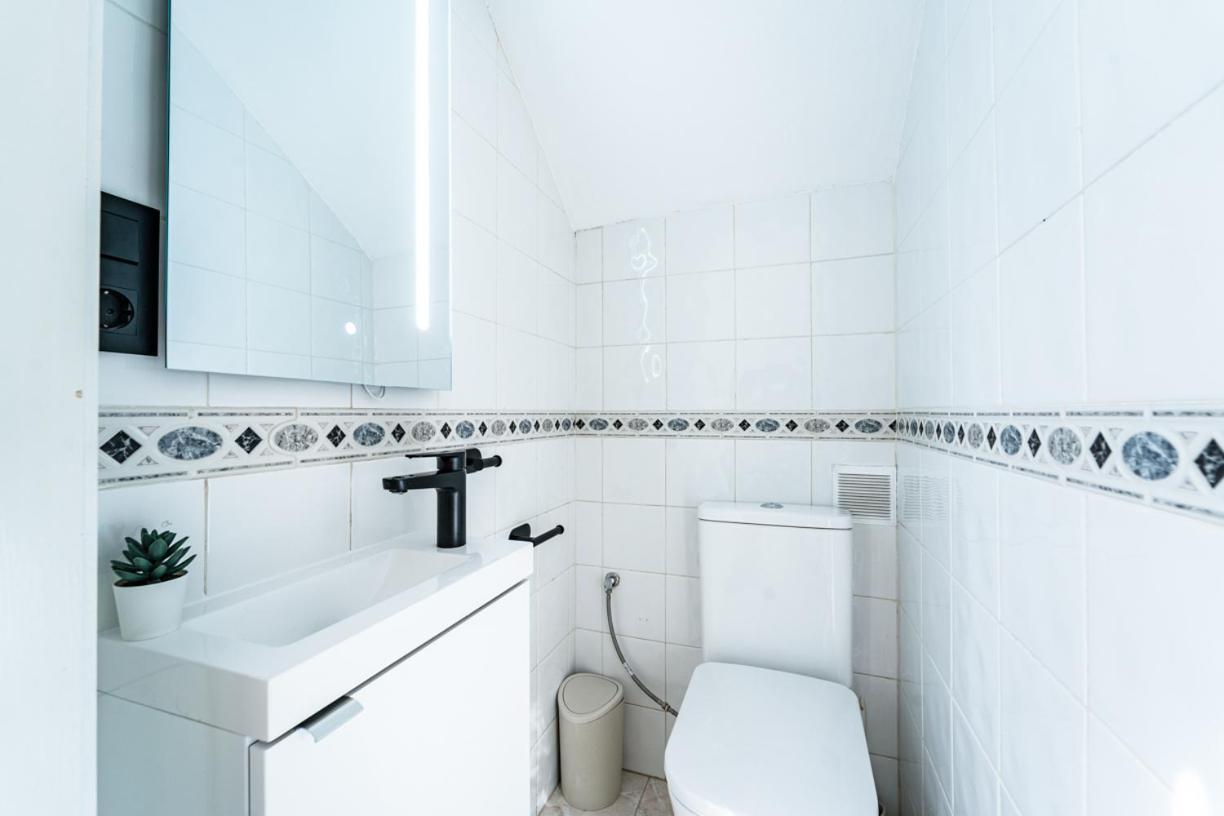 Renovated Townhouse - Rooftop, Garden & Stunning Views *