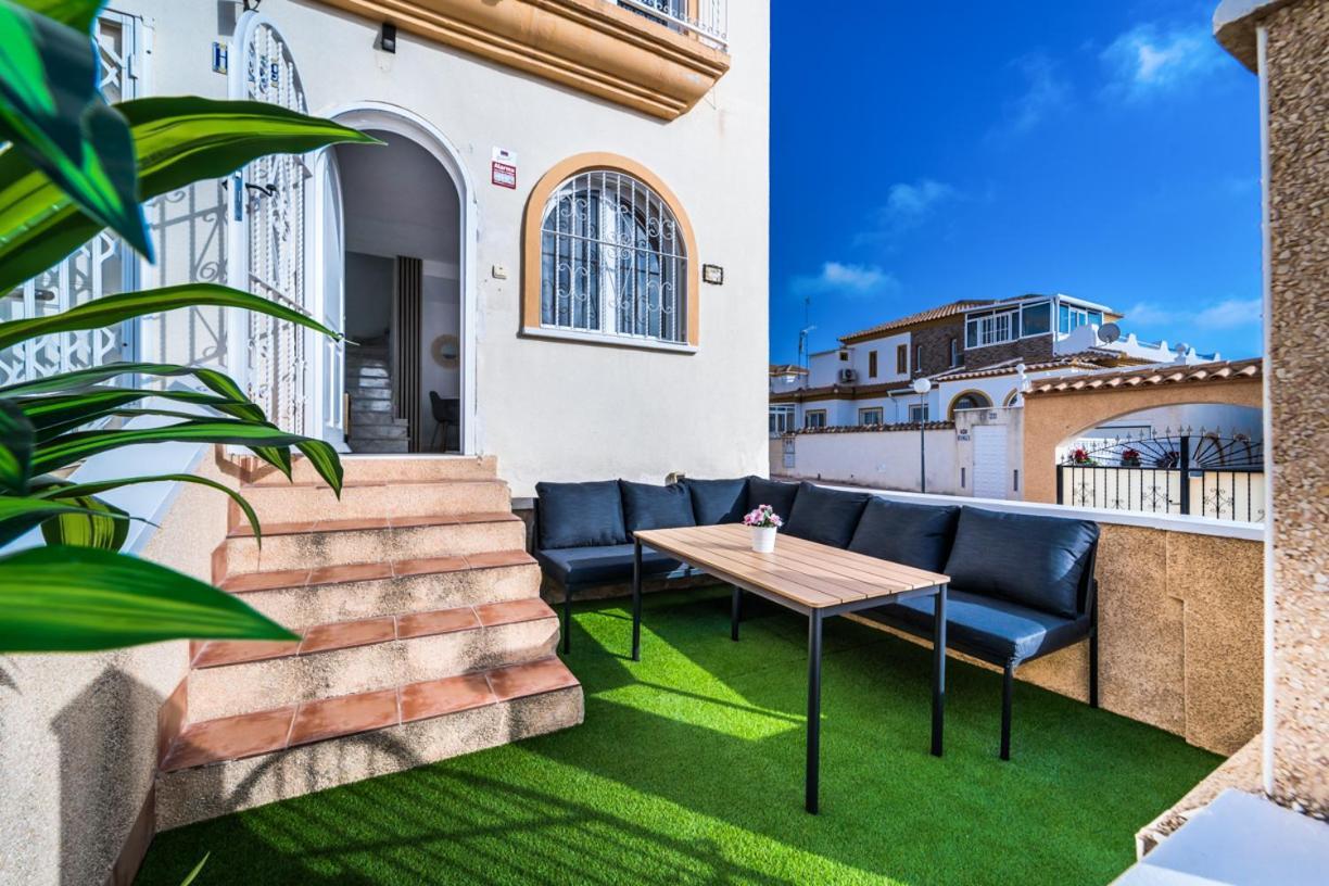 Renovated Townhouse - Rooftop, Garden & Stunning Views *