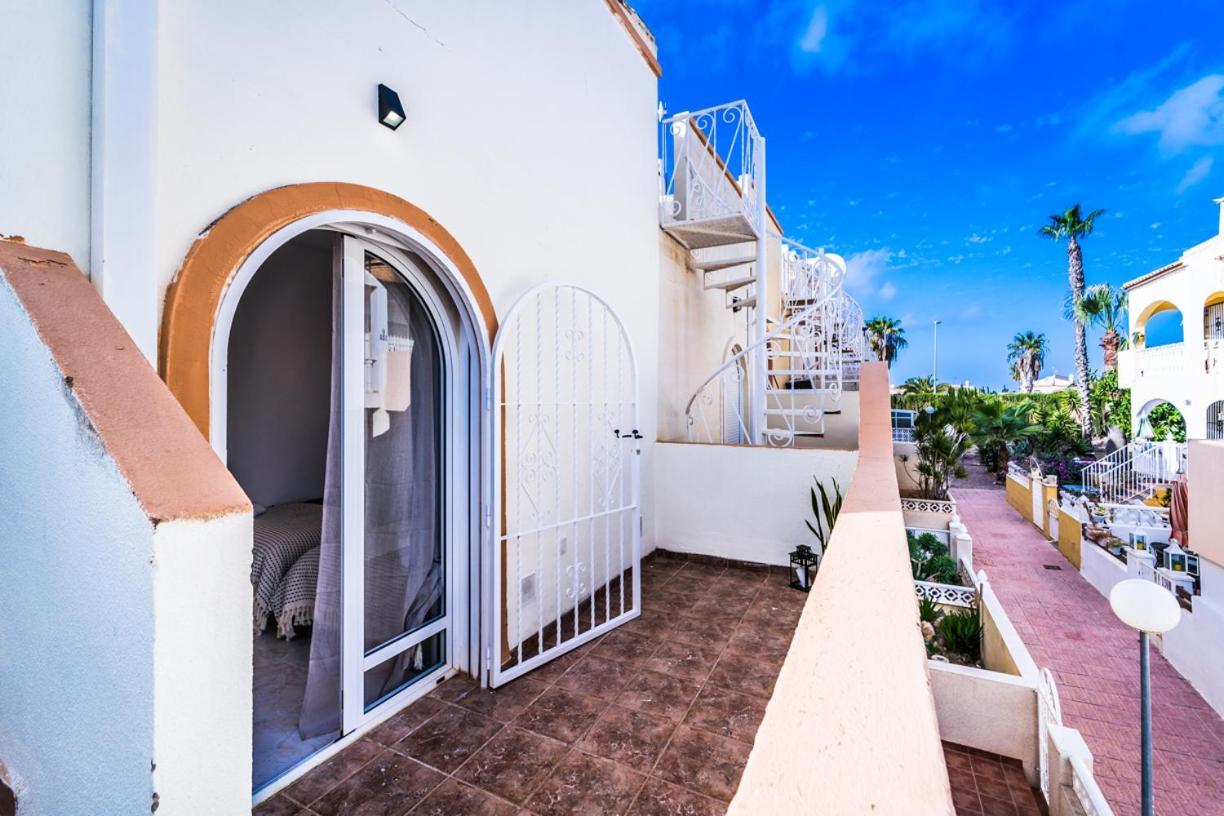 Renovated Townhouse - Rooftop, Garden & Stunning Views Сasa de vacaciones Alicante