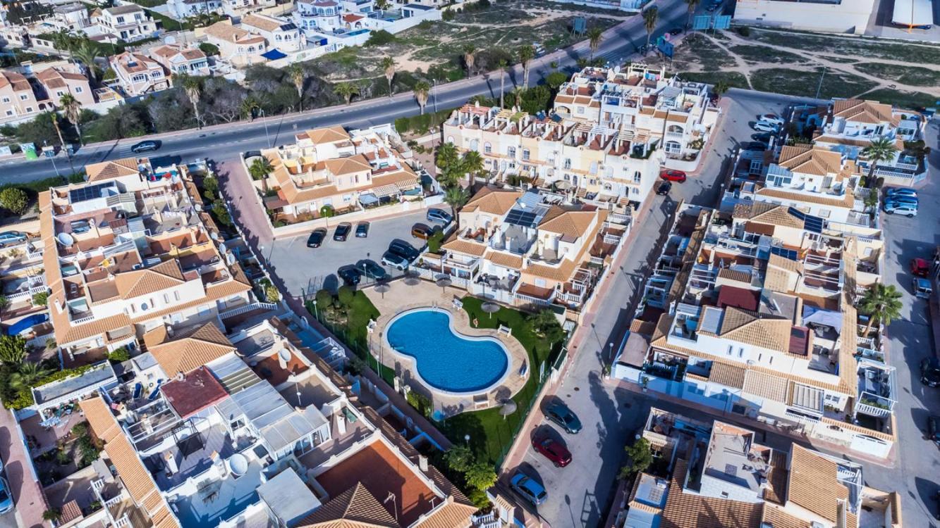 Renovated Townhouse - Rooftop, Garden & Stunning Views