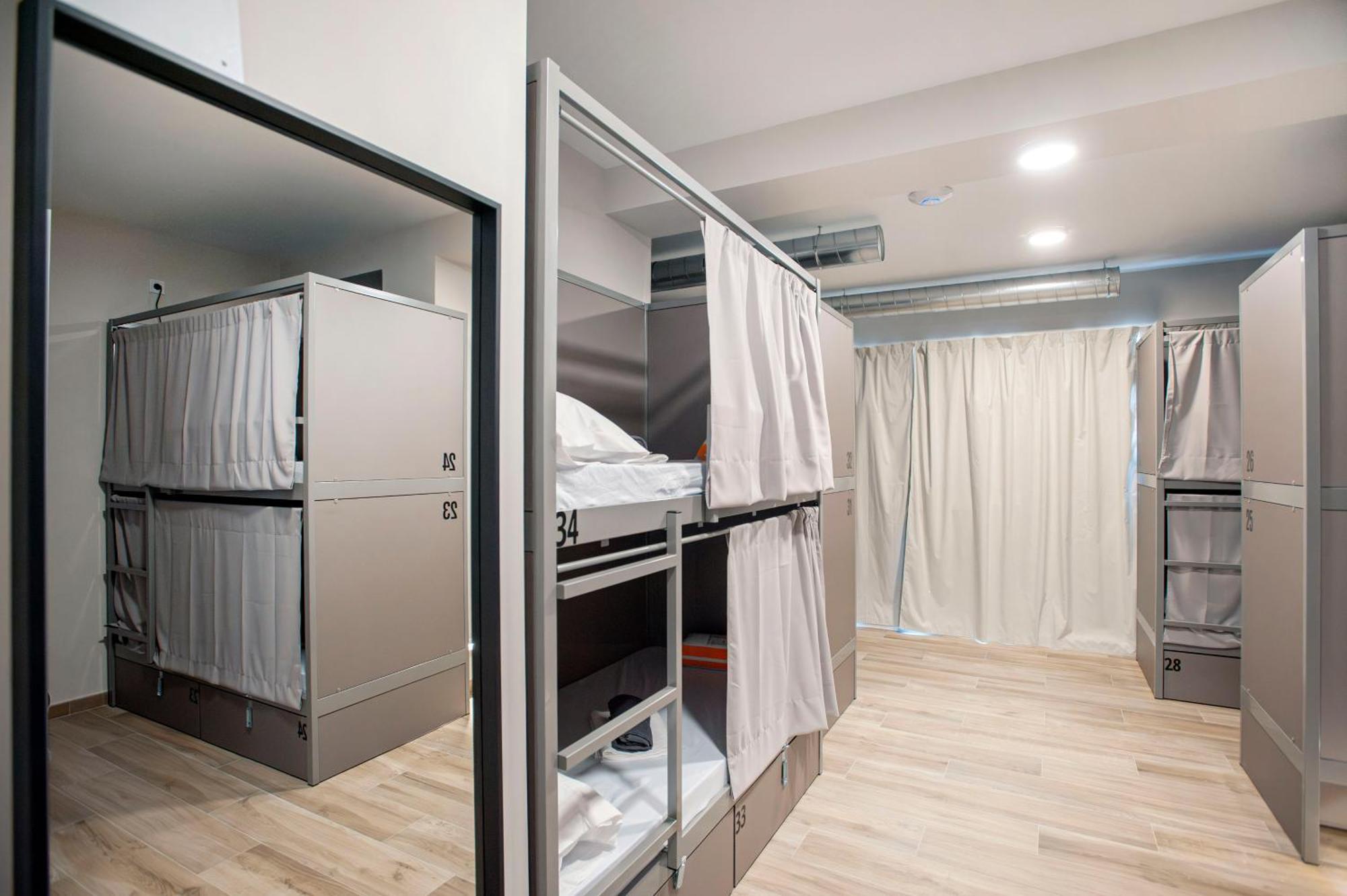 Dos Estaciones - Free Towels, Coffee & Tea, Remote Check-in *