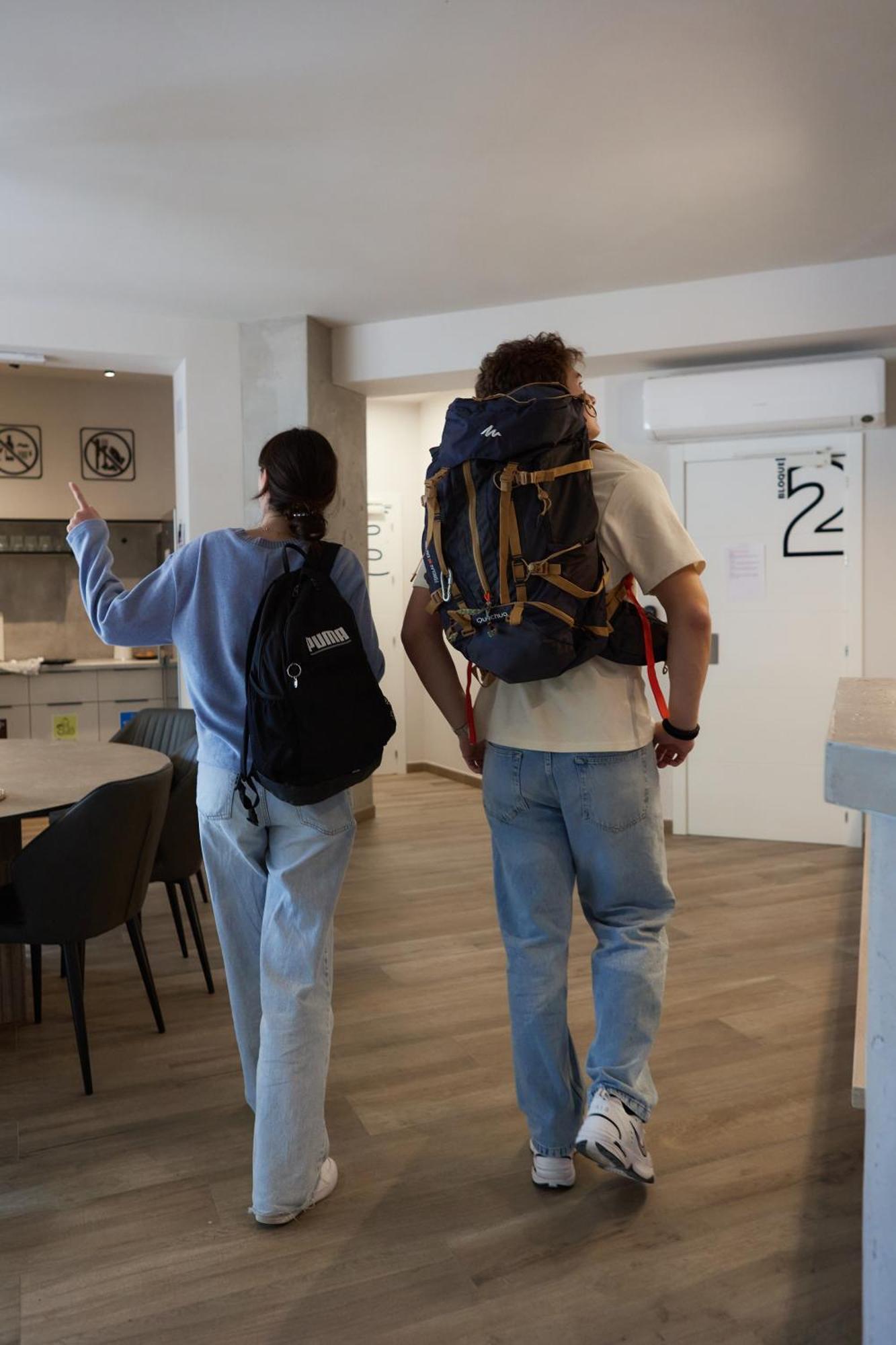 Hostel Dos Estaciones - Free Towels, Coffee & Tea, Remote Check-in *