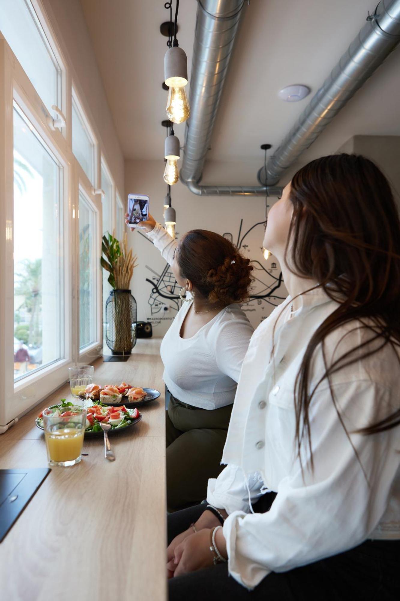 Dos Estaciones - Free Towels, Coffee & Tea, Remote Check-in Hostel