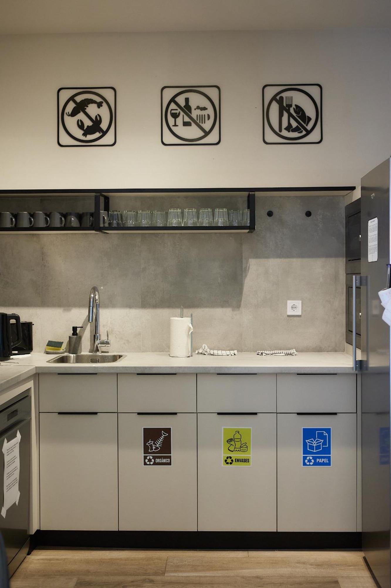 Dos Estaciones - Free Towels, Coffee & Tea, Remote Check-in Hostel Alicante