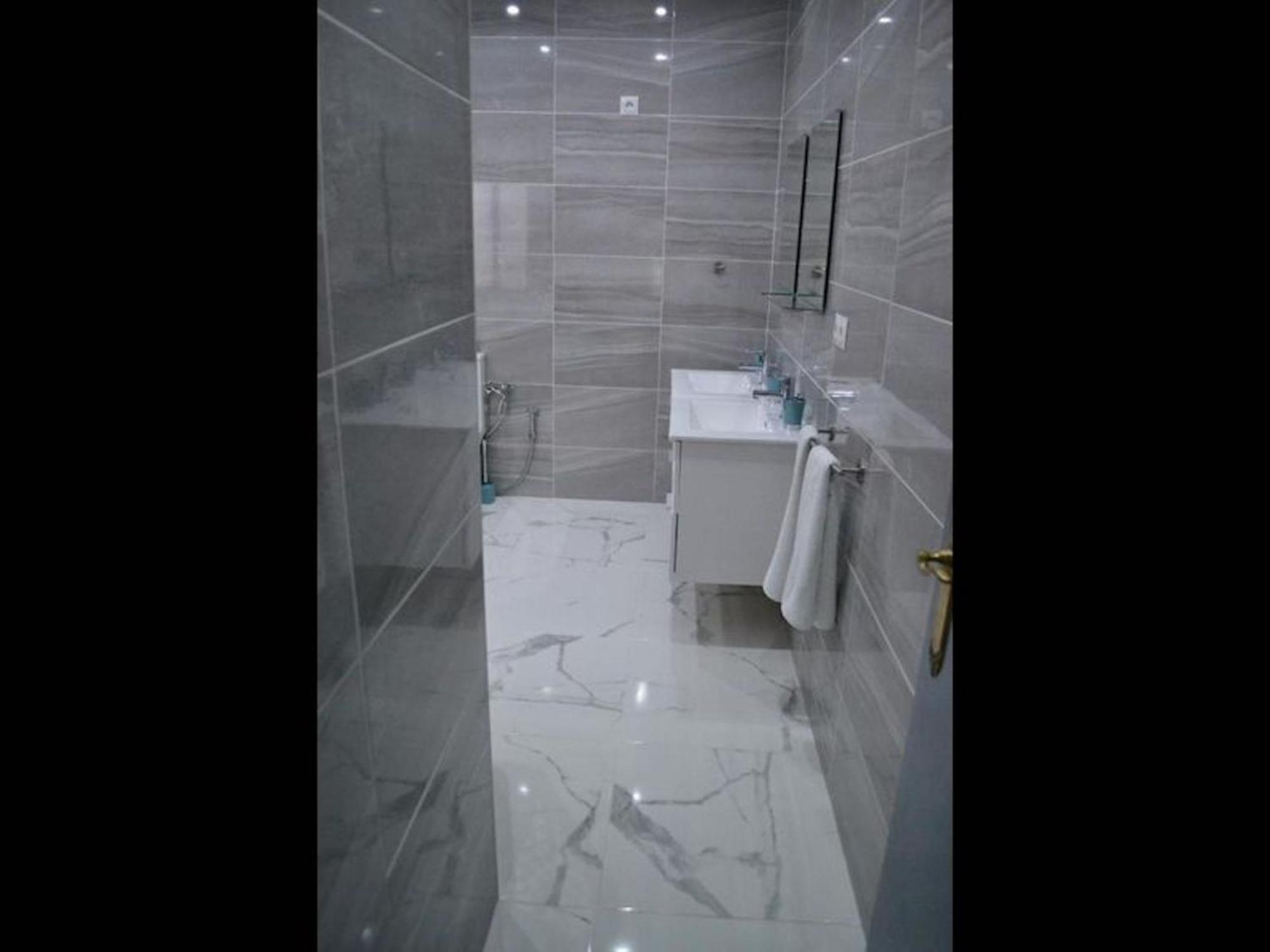 Exceptional Fully Refurbished With Stunning Bathroom 1 Bed Alicante