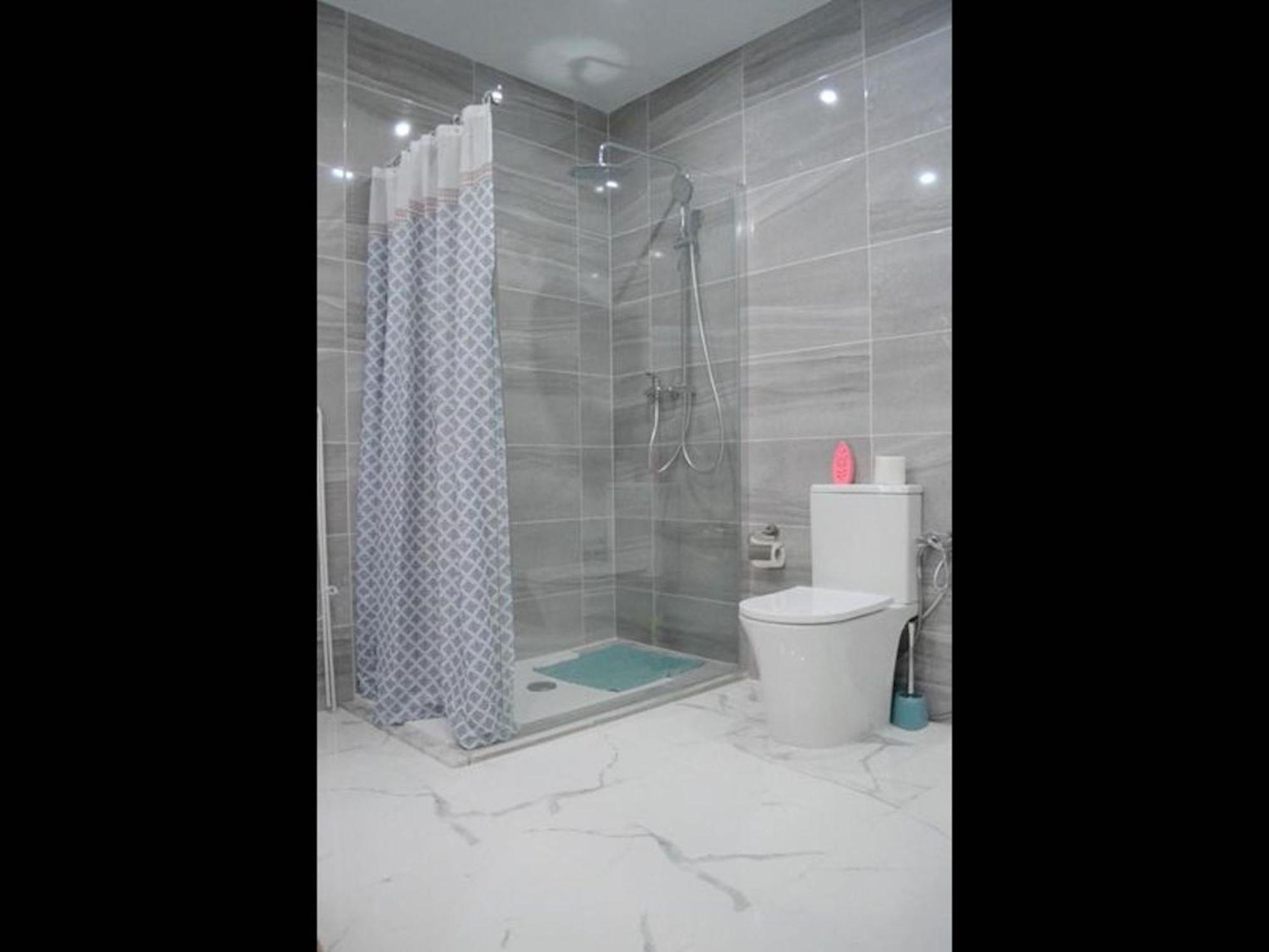 Exceptional Fully Refurbished With Stunning Bathroom 1 Bed