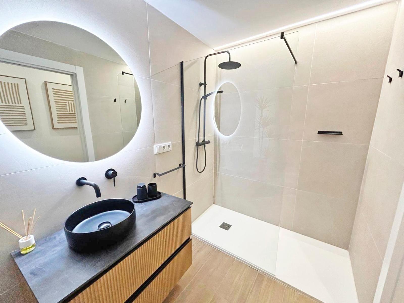 Ayuntamiento, Centrico Nuevo, Aire Acondicionado Apartamento *