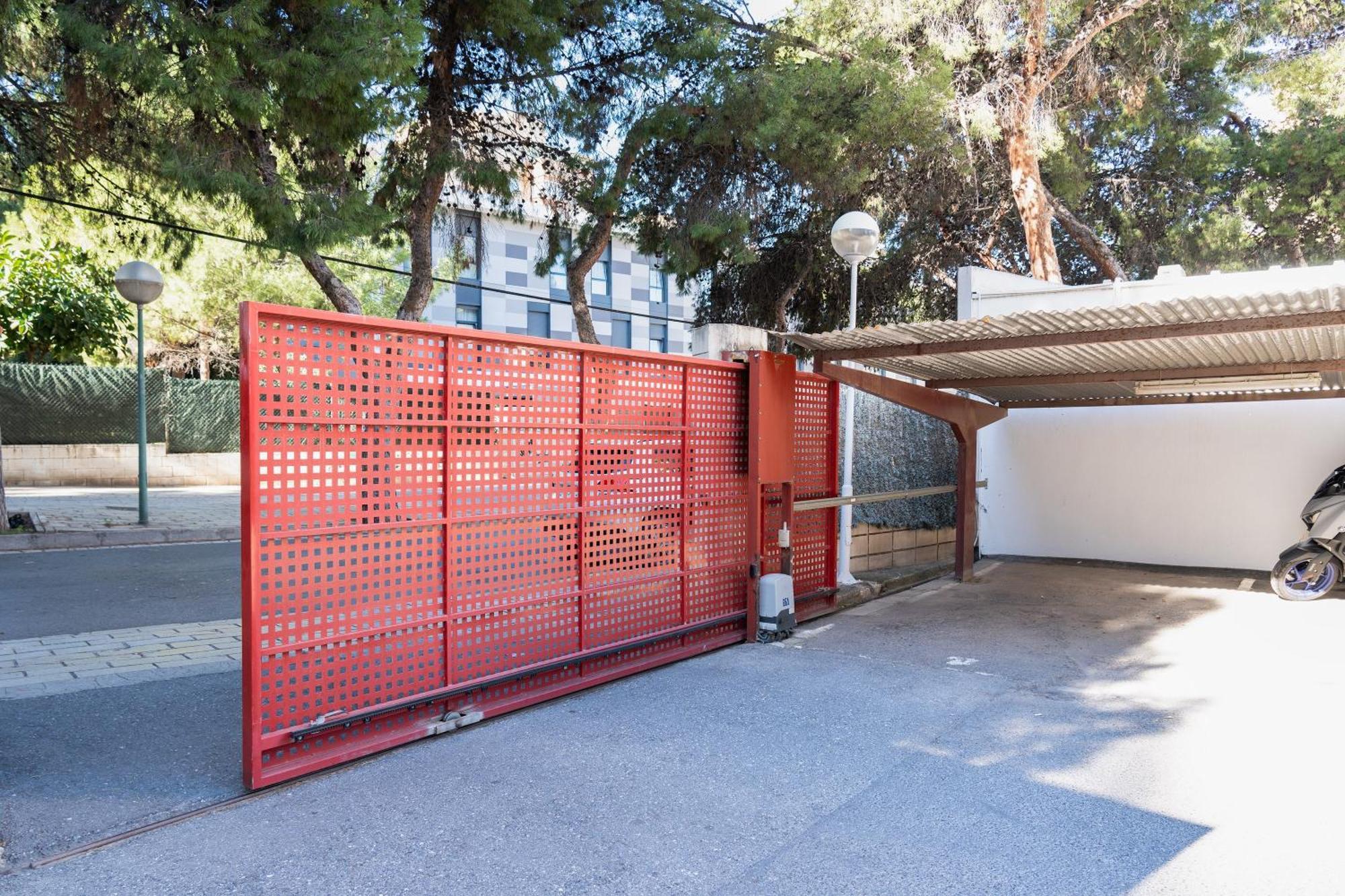 New Charming By The With Swimming Pool, Parking & Tennis Court * Alicante