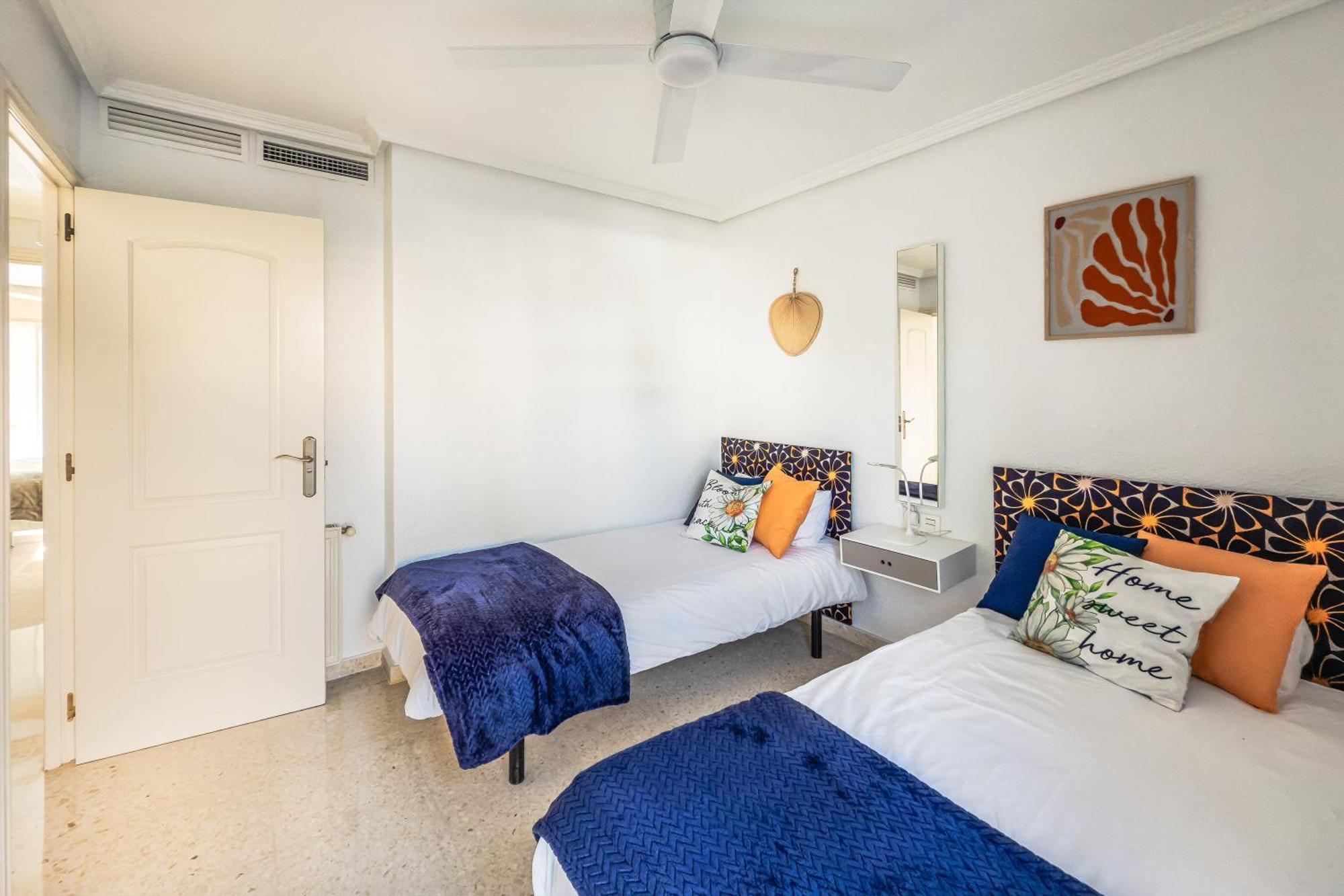 New Charming By The With Swimming Pool, Parking & Tennis Court Apartamento Alicante