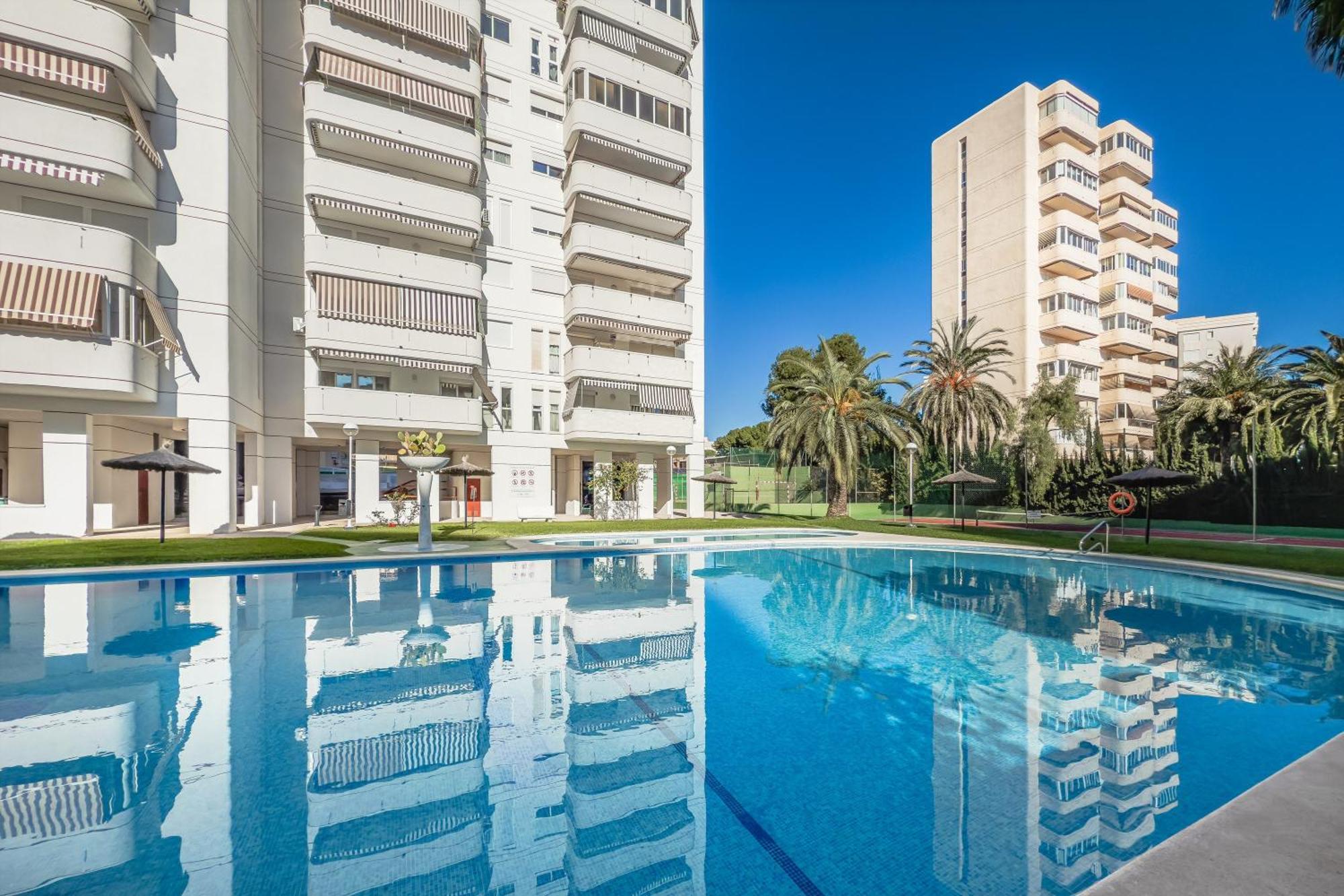 New Charming By The With Swimming Pool, Parking & Tennis Court
