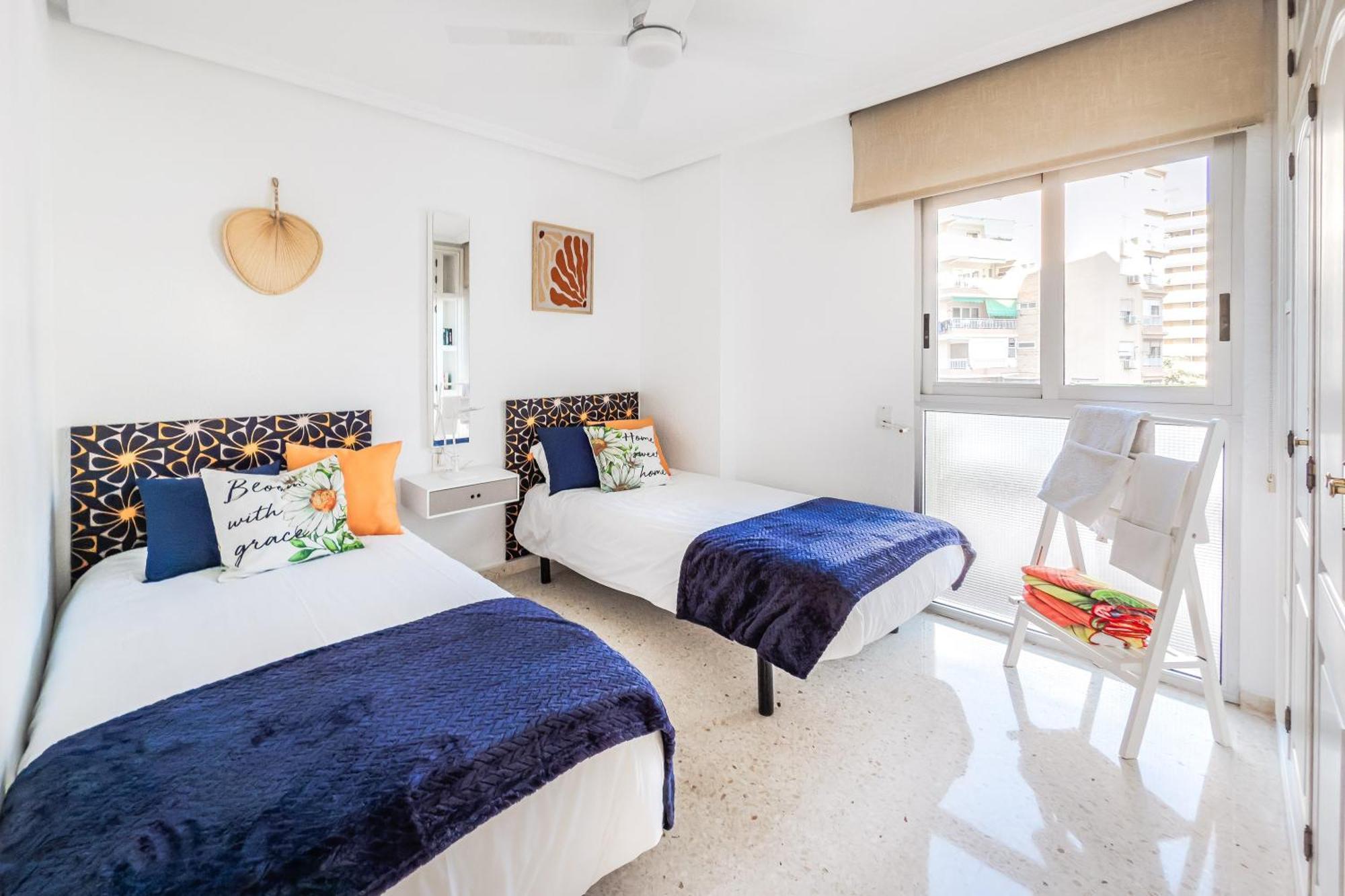New Charming By The With Swimming Pool, Parking & Tennis Court *