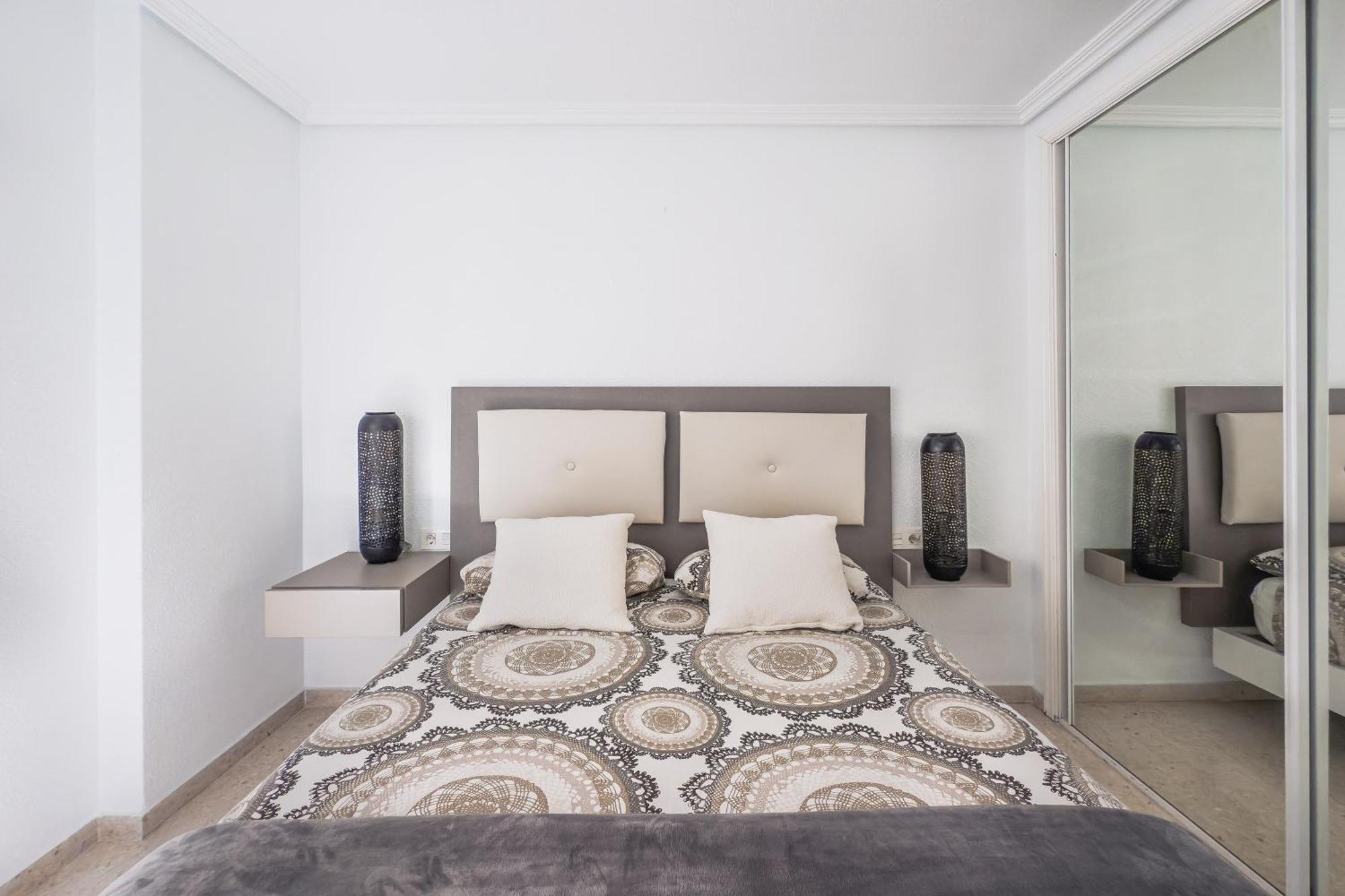 New Charming By The With Swimming Pool, Parking & Tennis Court *