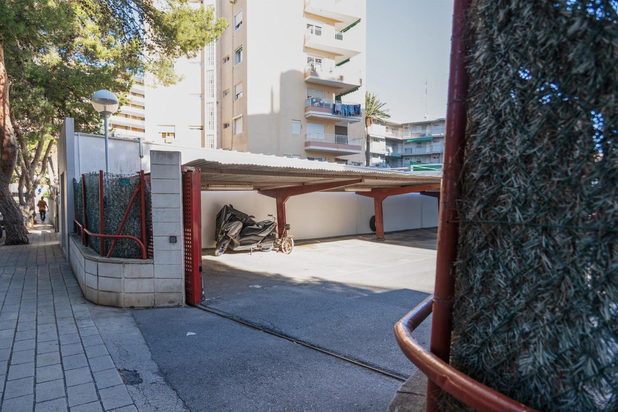 New Charming By The With Swimming Pool, Parking & Tennis Court * Alicante