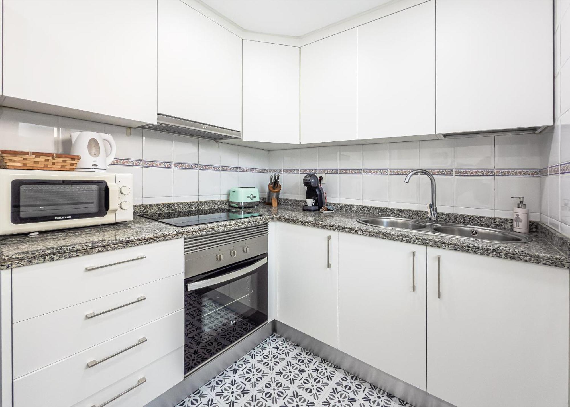 New Charming By The With Swimming Pool, Parking & Tennis Court