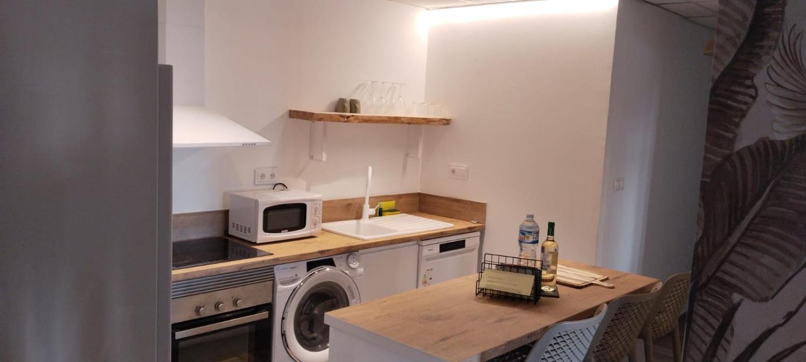 Apartment Edificio Amarillo En El Barrio Alicante
