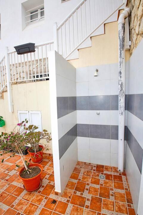 Stylish & Fully Furnished 3 Bedrooms Flat -4 Min Walk To Beautiful Apartamento *