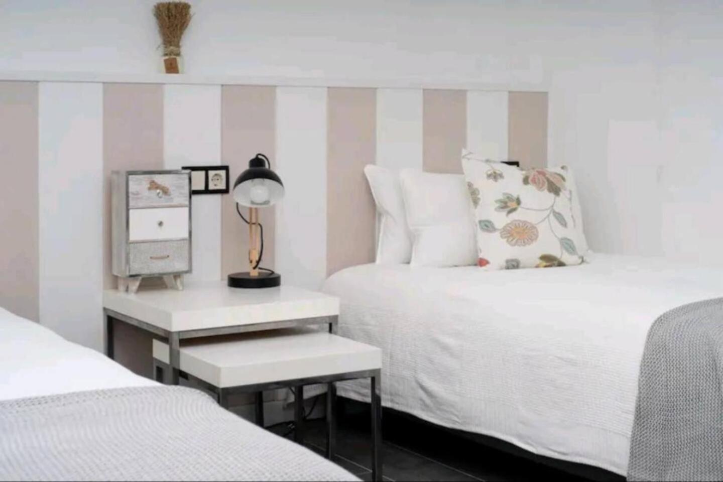 Stylish & Fully Furnished 3 Bedrooms Flat -4 Min Walk To Beautiful Apartamento Alicante