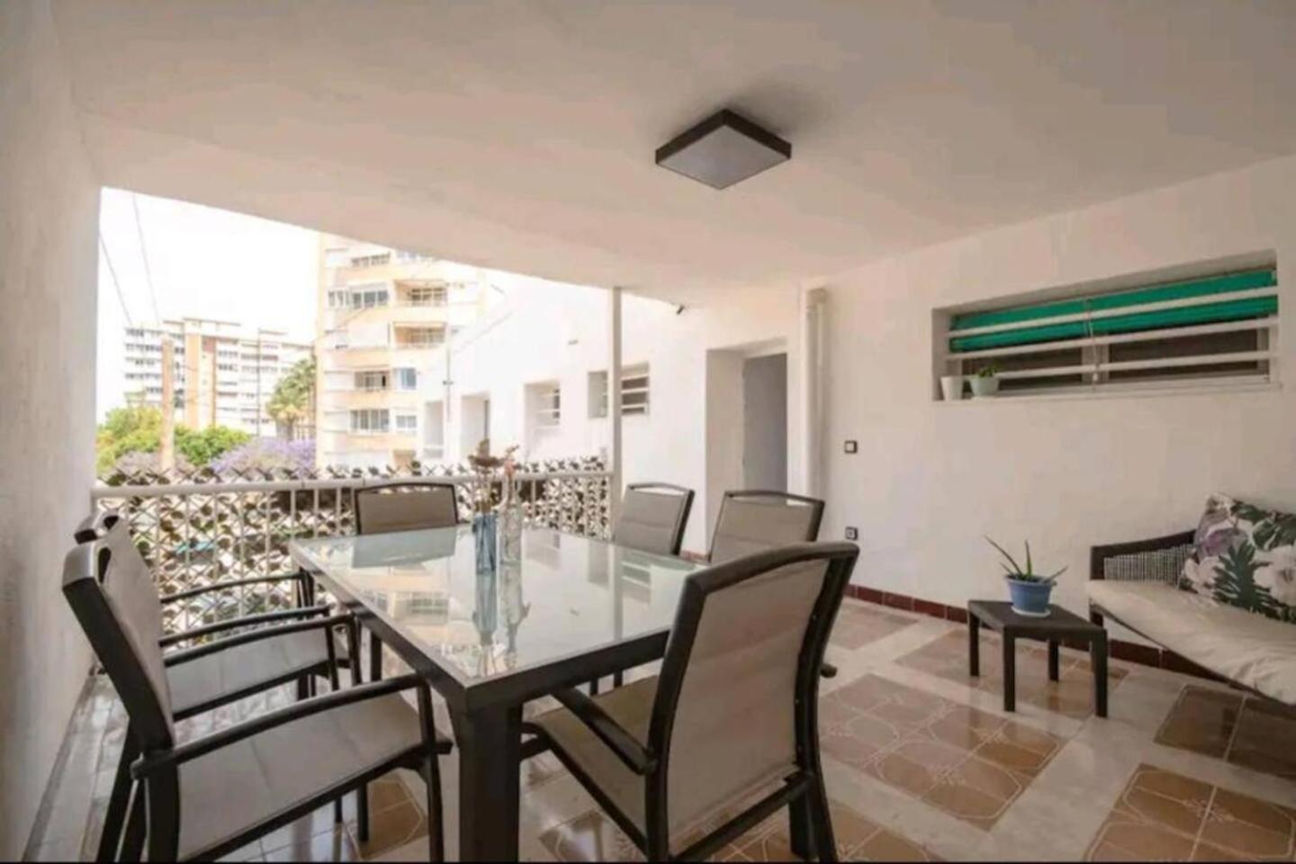Apartamento Stylish & Fully Furnished 3 Bedrooms Flat -4 Min Walk To Beautiful Alicante