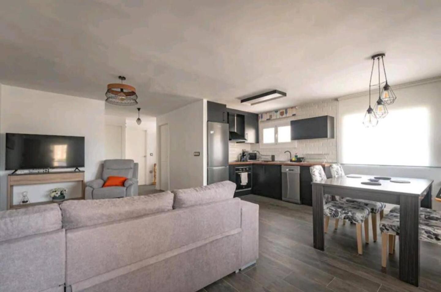 Apartamento Stylish & Fully Furnished 3 Bedrooms Flat -4 Min Walk To Beautiful
