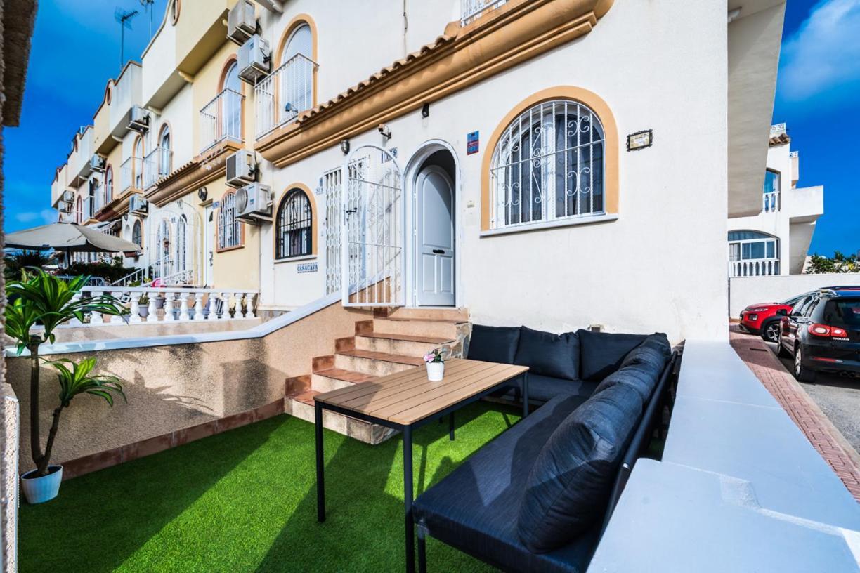 Renovated Townhouse - Rooftop, Garden & Stunning Views * Alicante