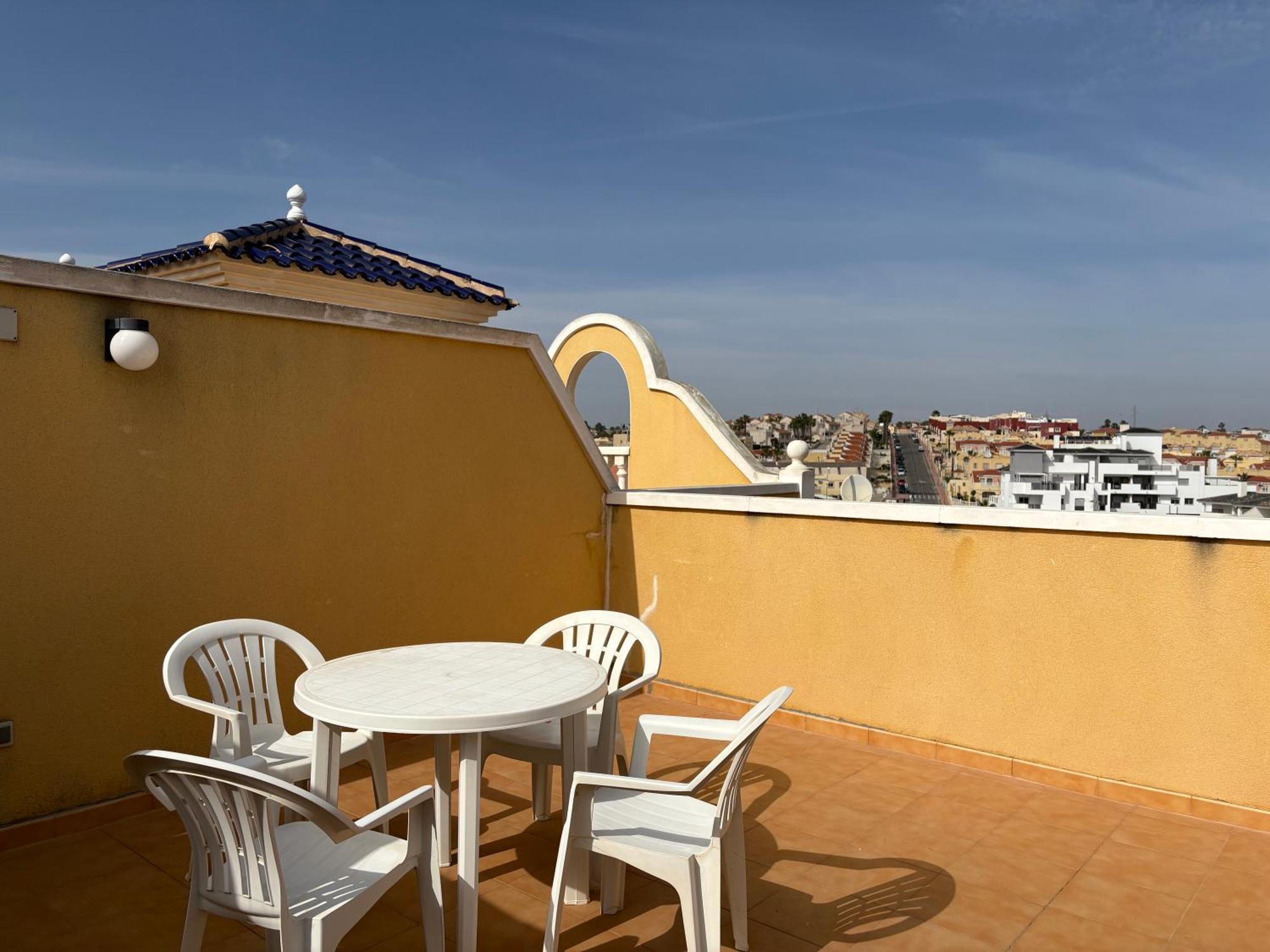Floor Spacious With Roof Terrace