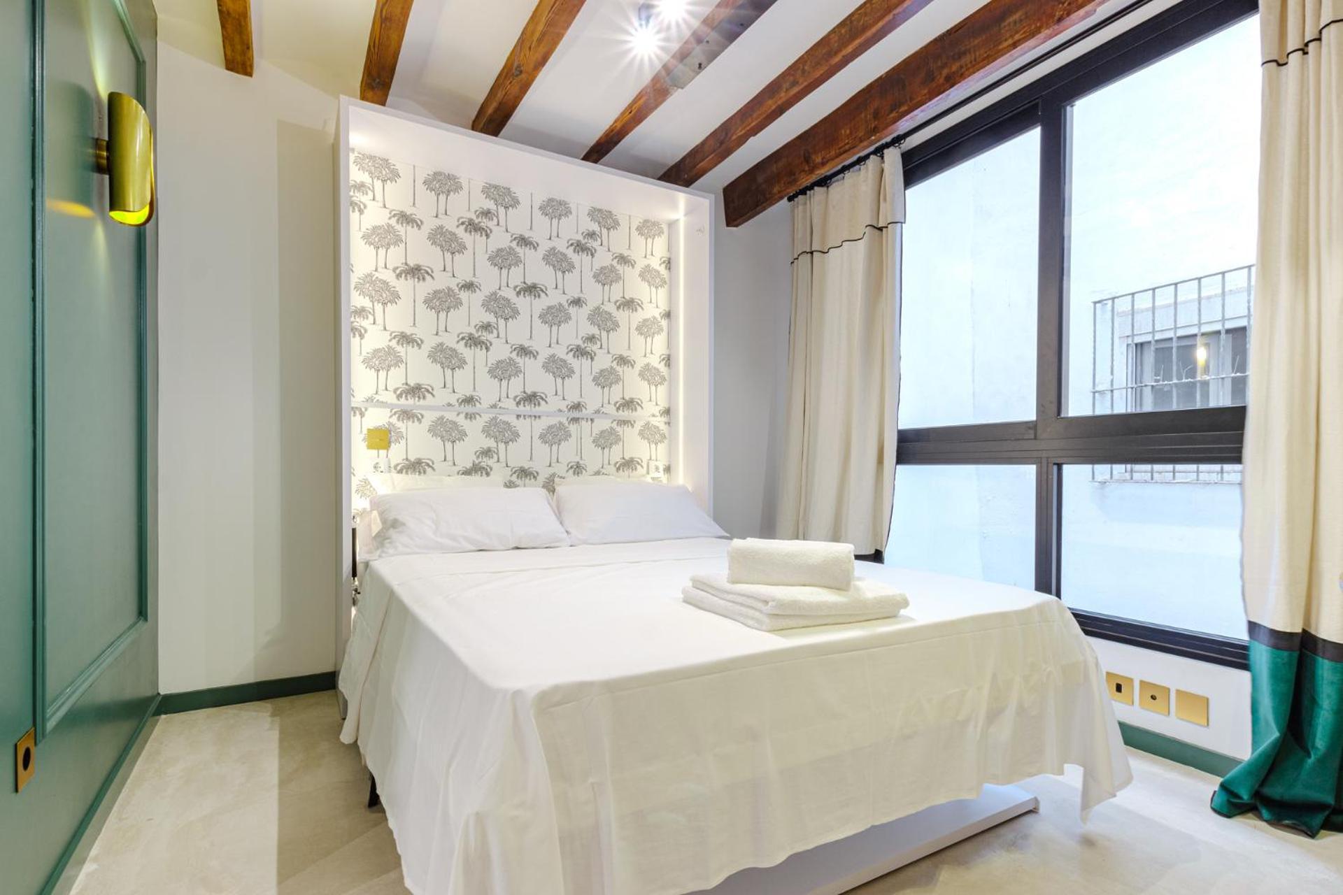 Refined And Practical In Historic Center Of