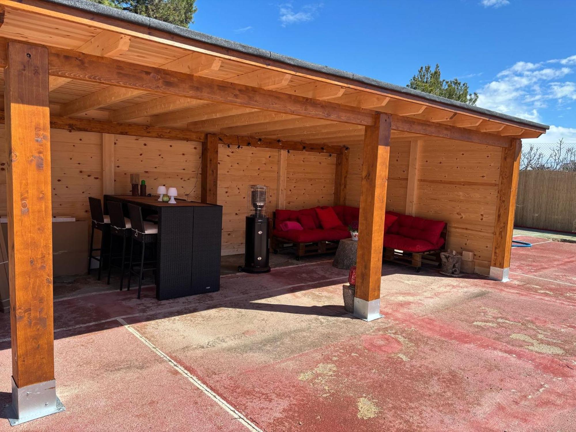 Chalet With Private Pool & Bbq, Close To The