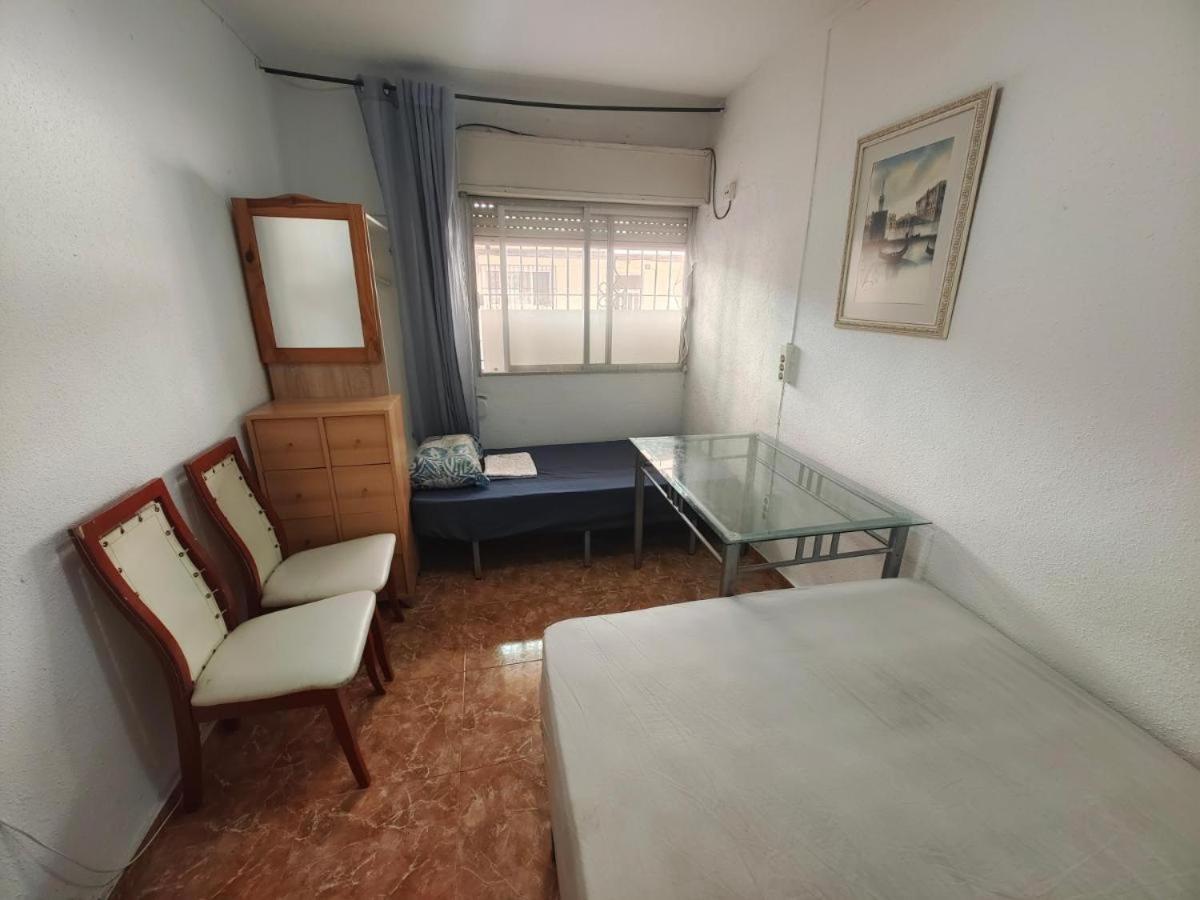 Habitación en casa particular La Casa Tranquila Y Limpia Alicante