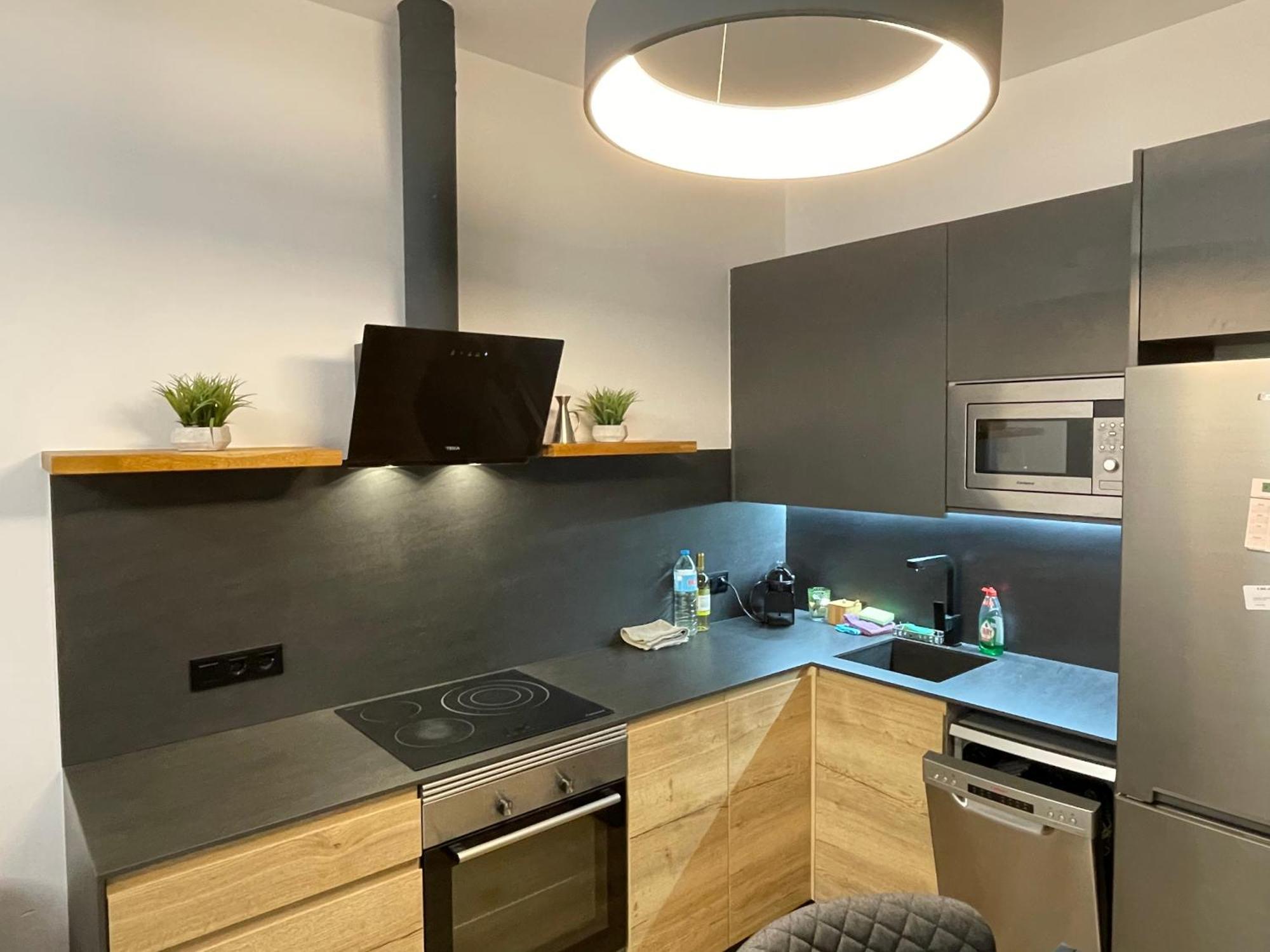 1 Apartment *
