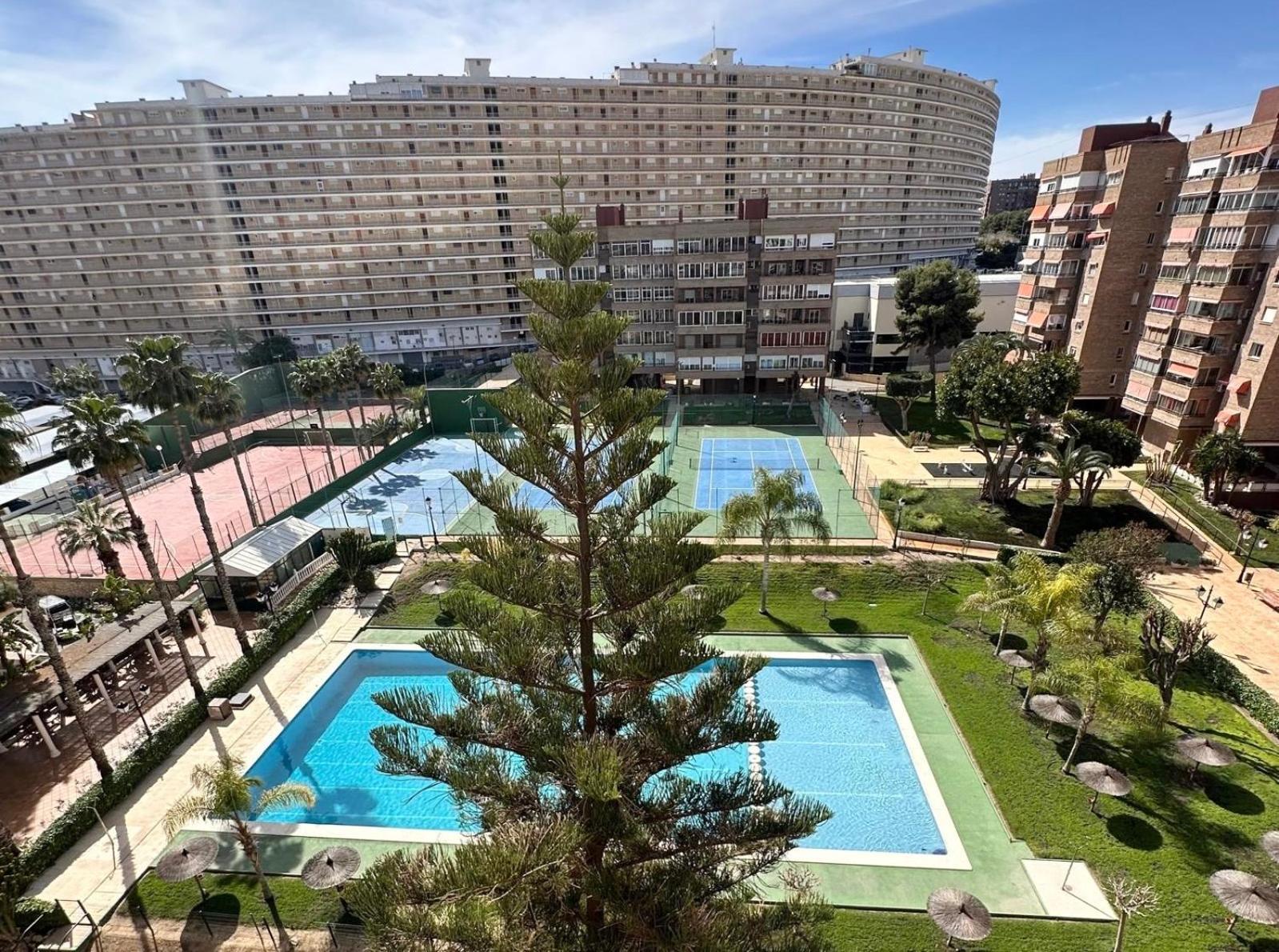 Gran Apartamento, Aire Acondicionado, Piscina Y Parking Gratuito Apartamento Alicante