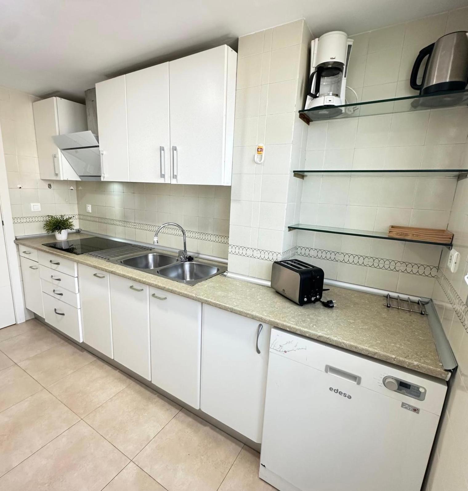 Gran Apartamento, Aire Acondicionado, Piscina Y Parking Gratuito Alicante