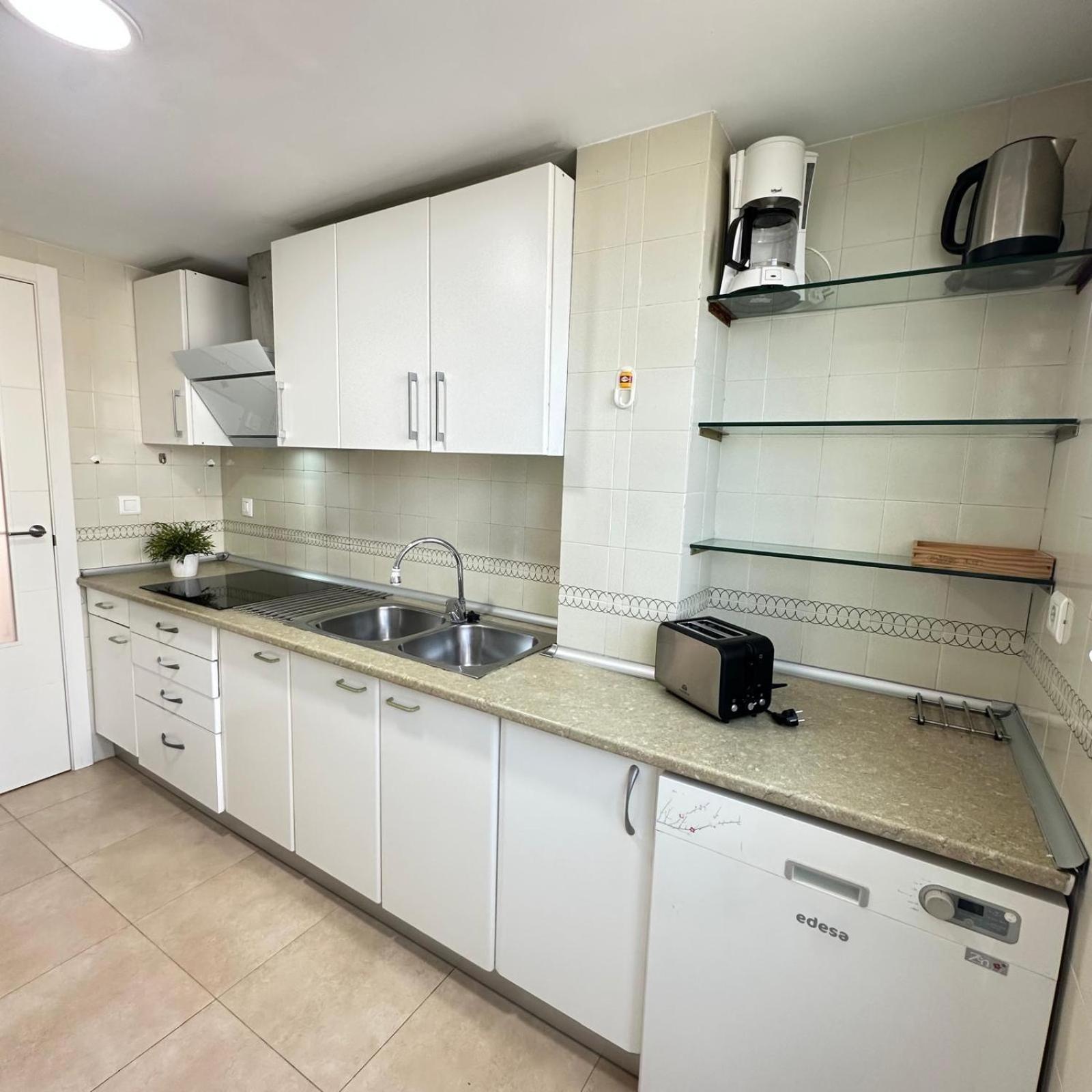 Gran Apartamento, Aire Acondicionado, Piscina Y Parking Gratuito Apartamento Alicante