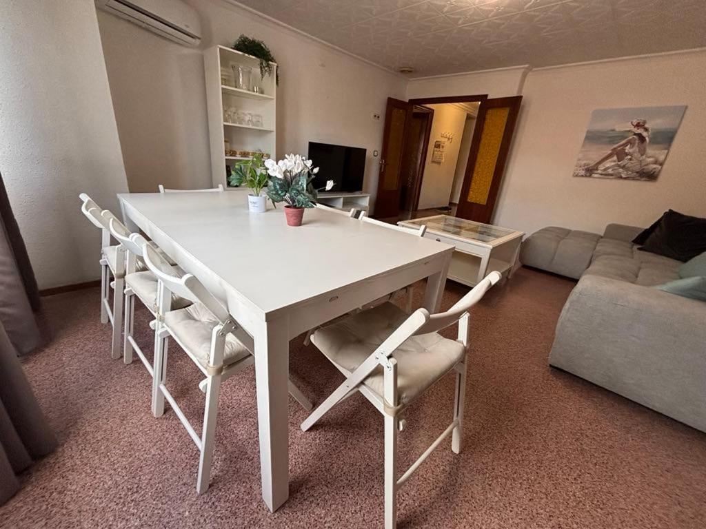 Piso Grande Amplio Grandes Grupos 4 2 Baños, 4ac Y Wifi Apartamento *