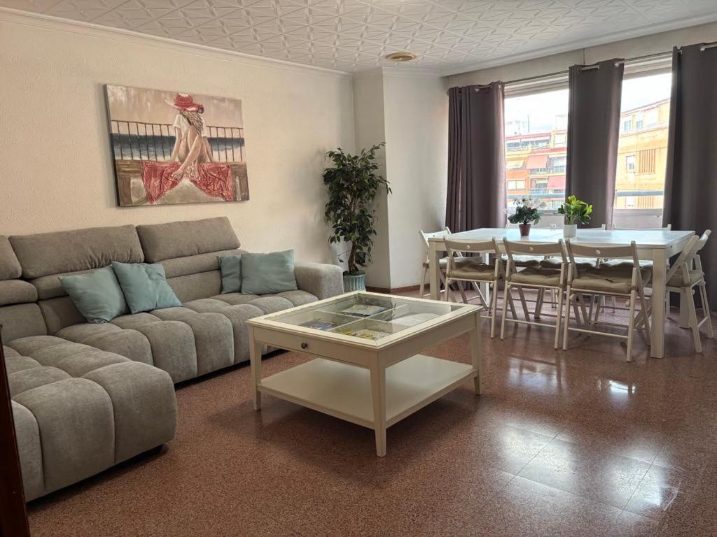 Apartamento Piso Grande Amplio Grandes Grupos 4 2 Baños, 4ac Y Wifi *