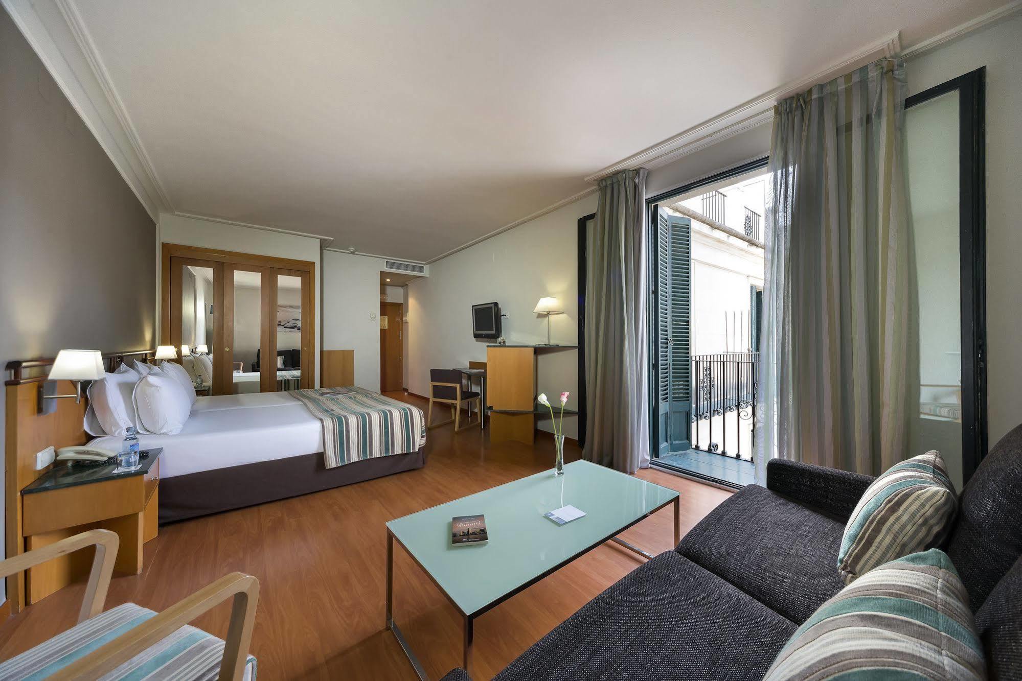 Hotel Eurostars Mediterranea Plaza 4*