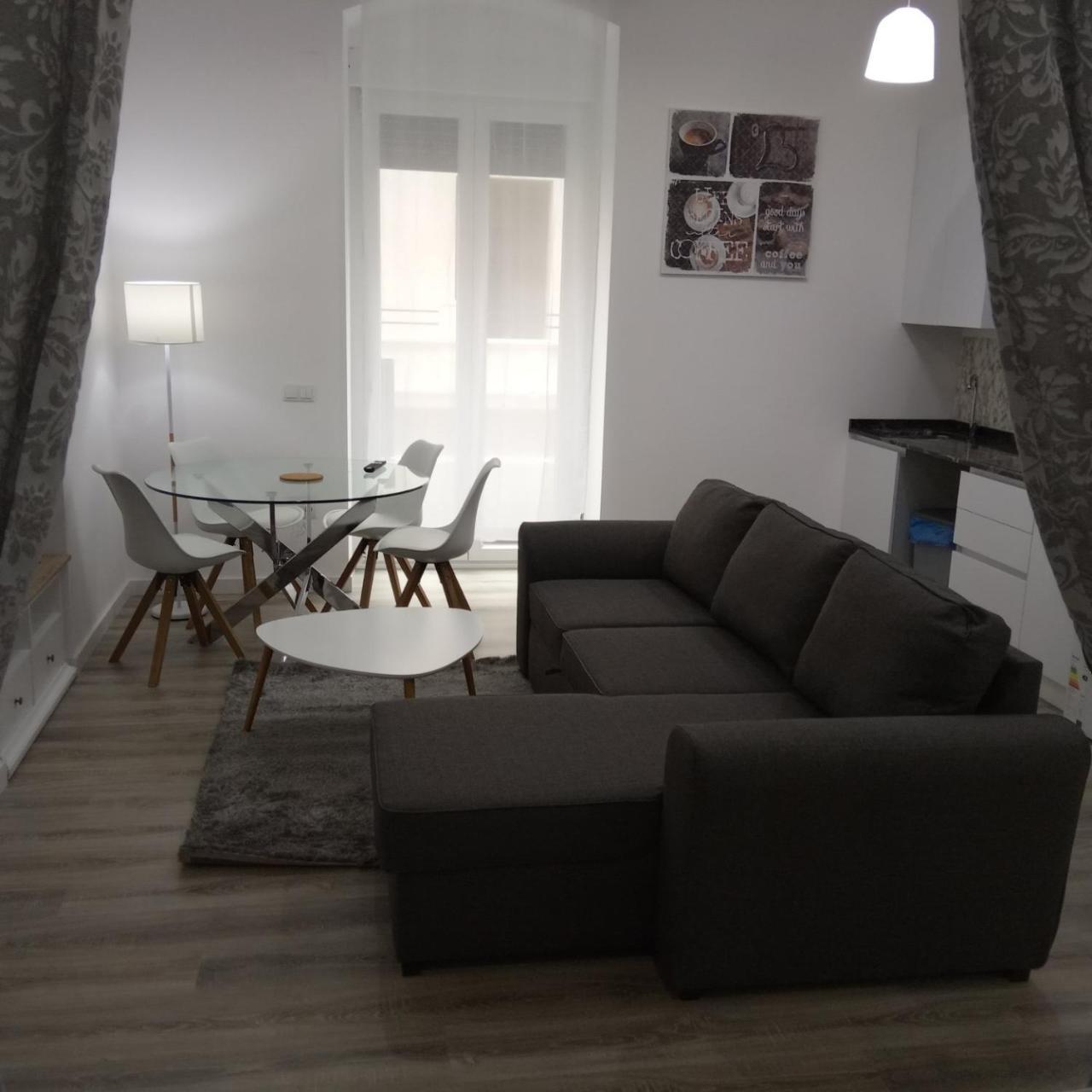 Center Apartahotel 2*