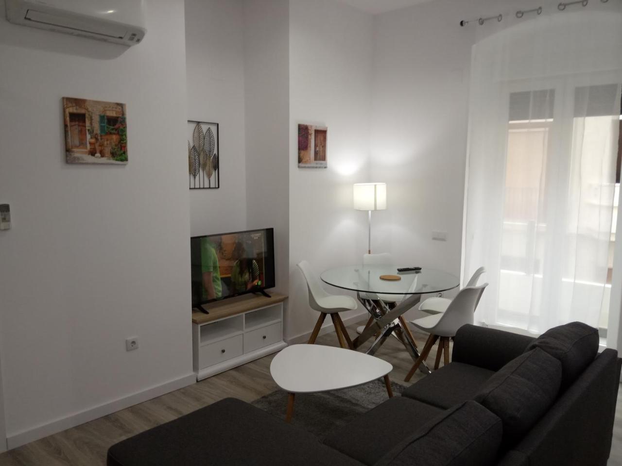 Center Apartahotel 2*