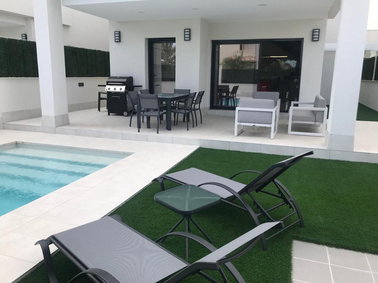 Deluxe La Marina