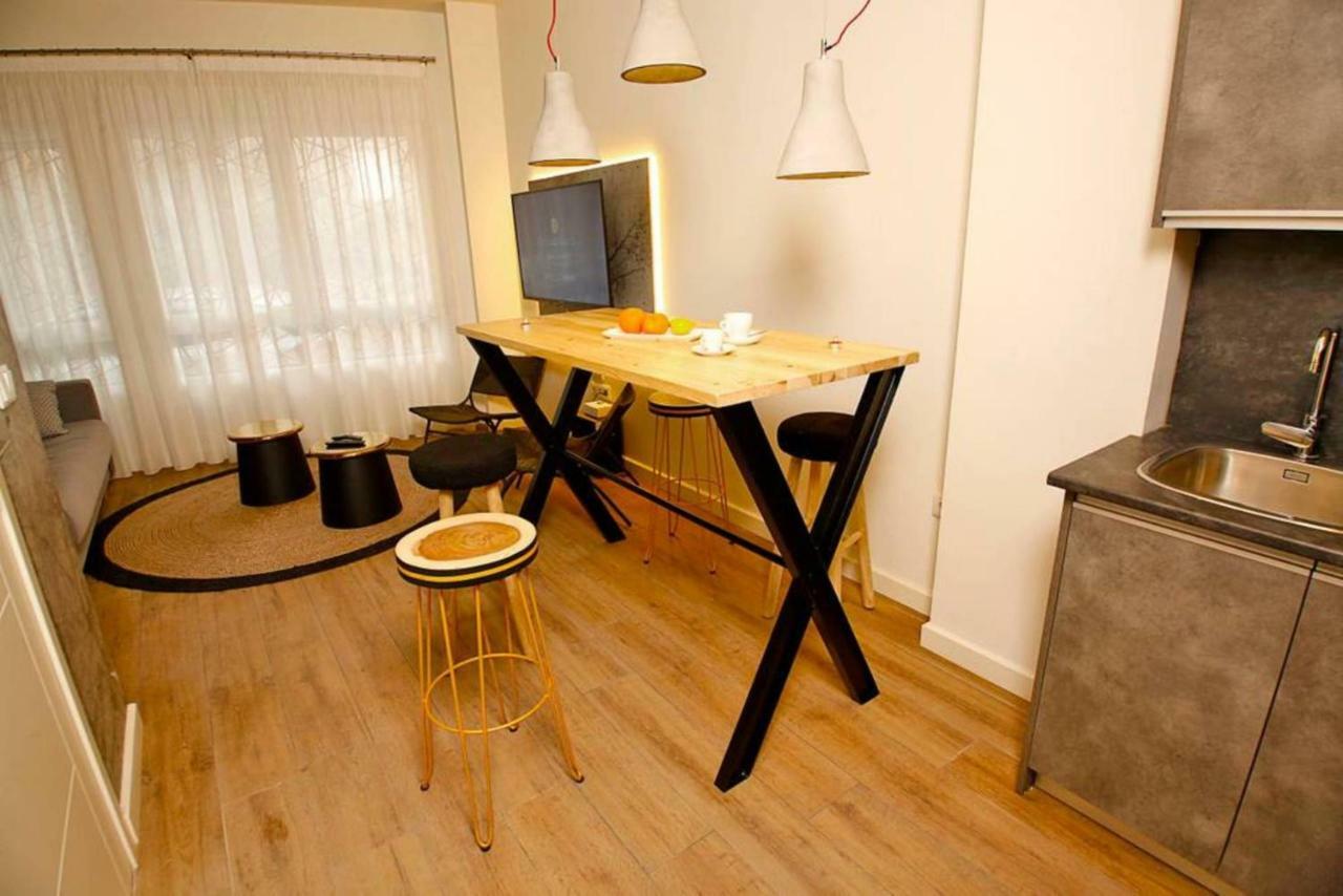 Apartment The Wall - New *