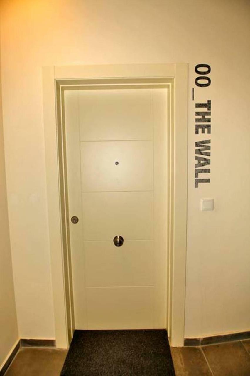 The Wall - New Apartment *