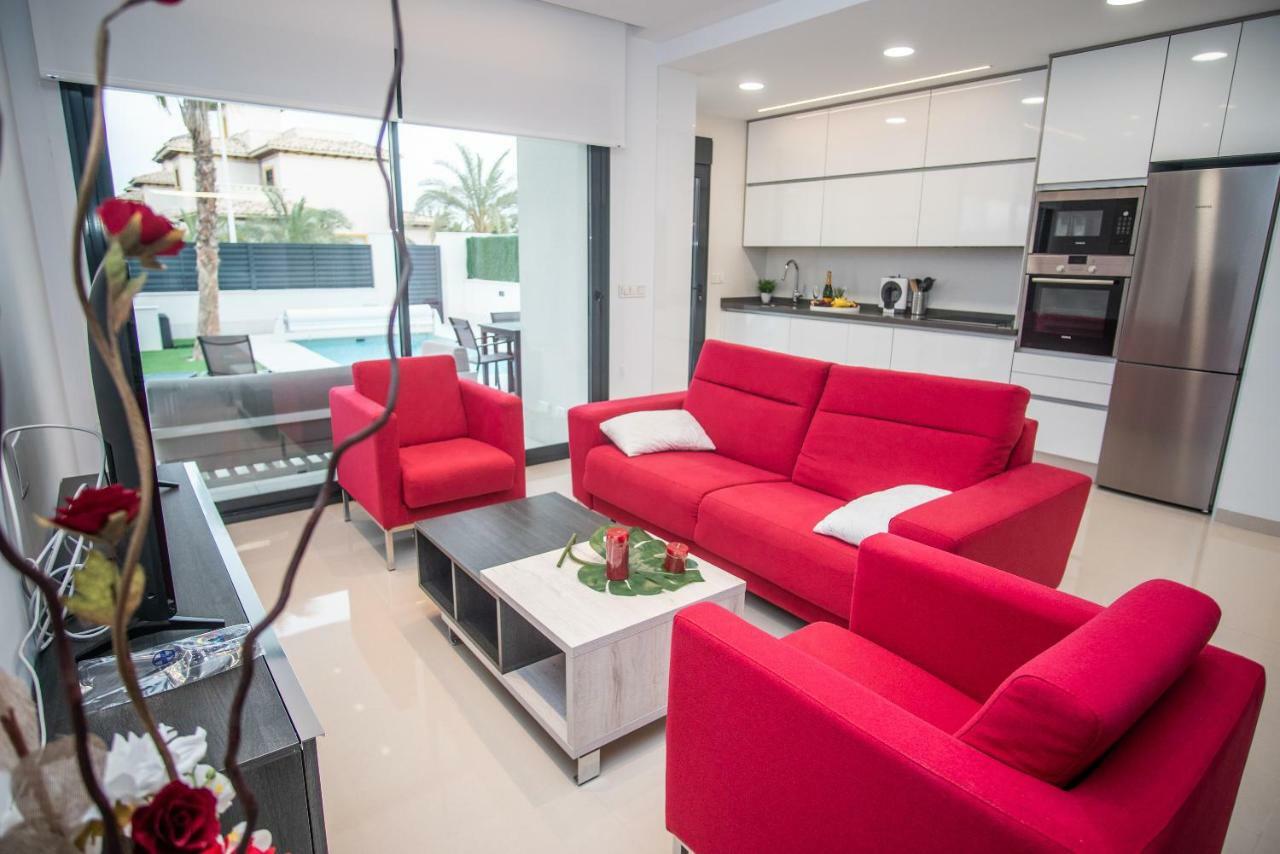 Deluxe La Marina Villa *