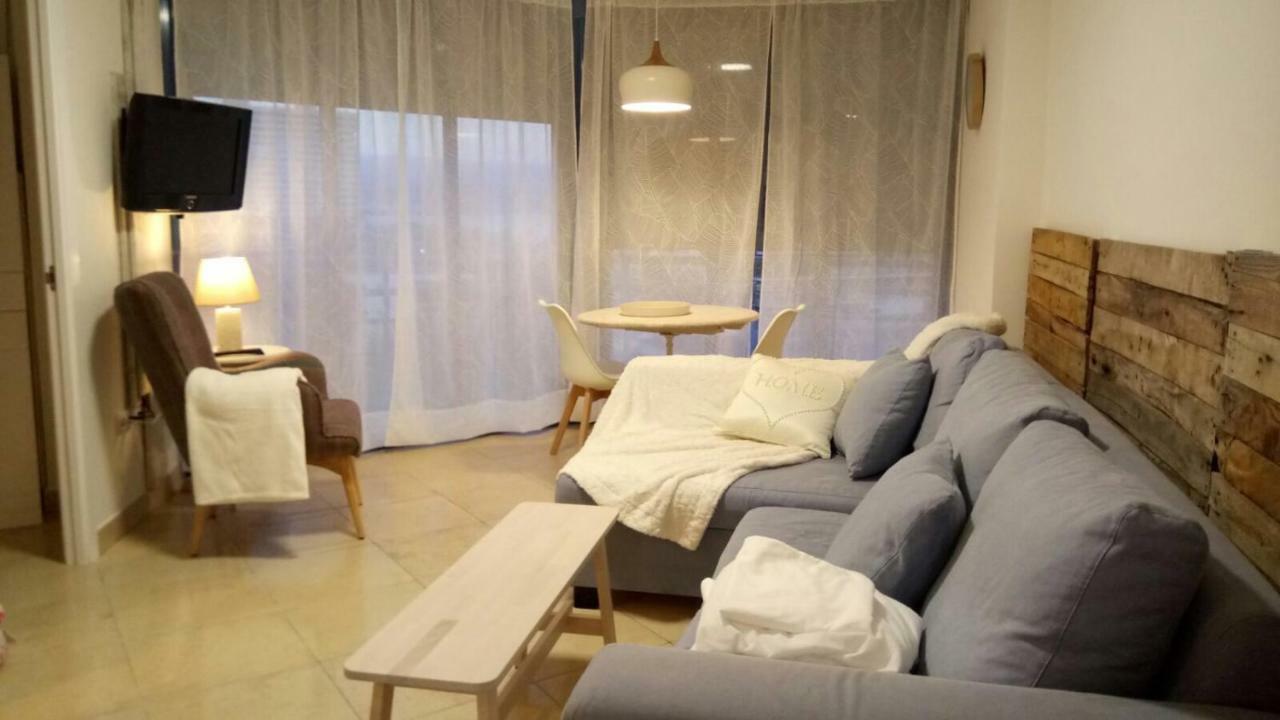 Primera Linea Y Con Encato Enplaya De San Juan Apartamento *