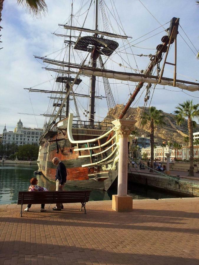 Piso Grande Amplio Grandes Grupos 4 2 Baños, 4ac Y Wifi * Alicante