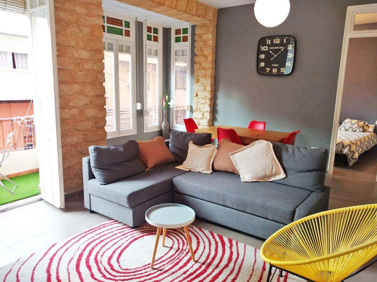 Apartamento Amplio, Luminoso Y Céntrico. Decoración Cuidada.