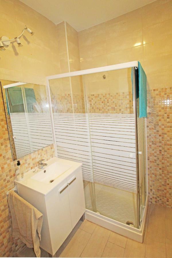 Apartamento Amplio, Luminoso Y Céntrico. Decoración Cuidada.