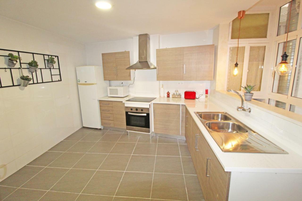 Centrico Y Espacioso Piso En Barrio Tranquilo * Alicante