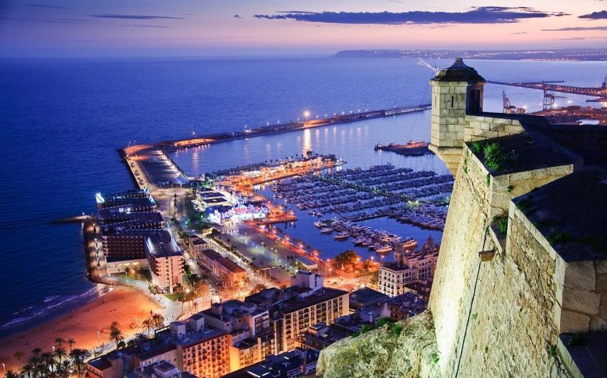 Espacioso, Luminoso, Coqueto, Y Muy Céntrico Alicante