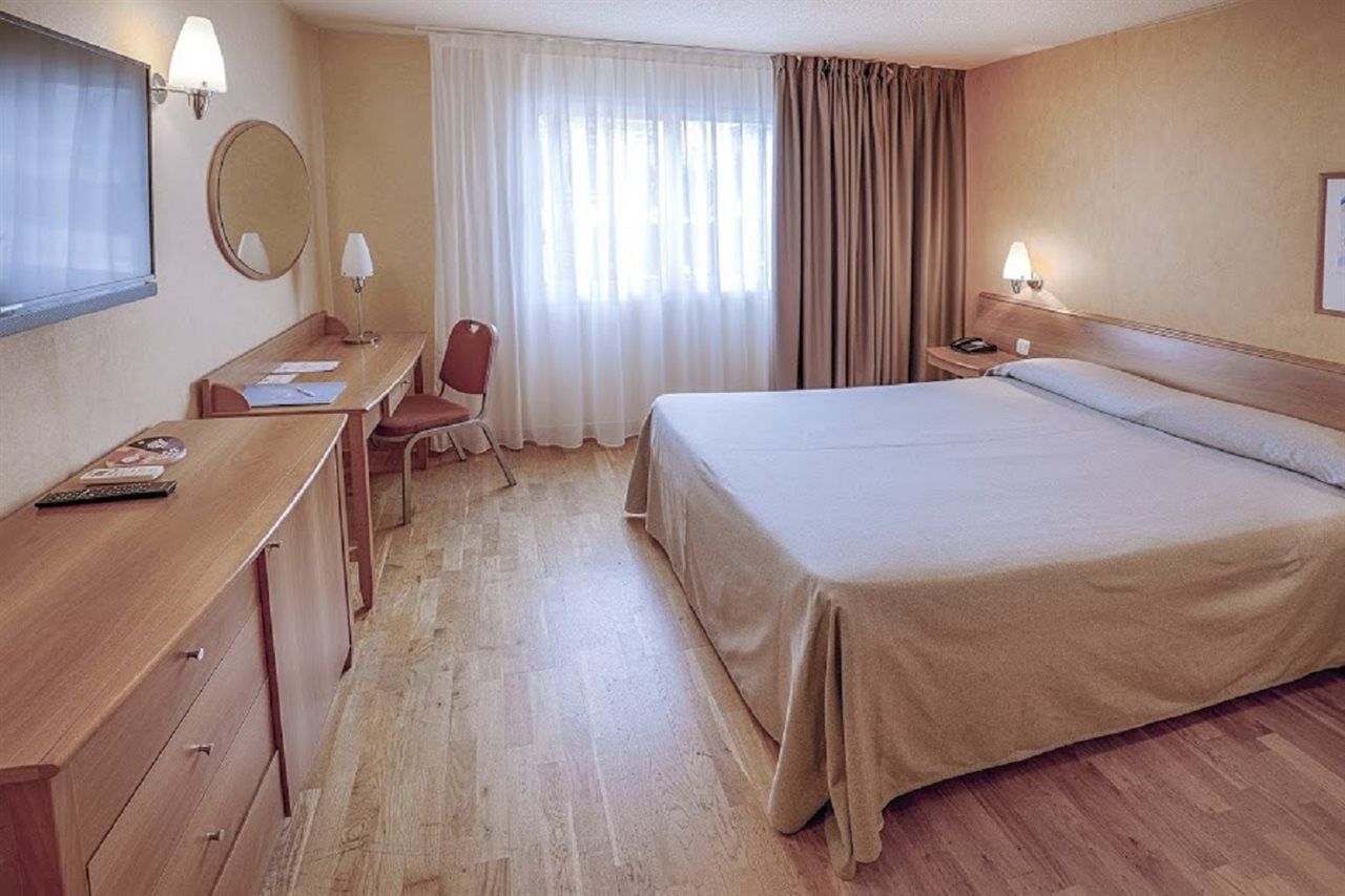 Port & Hotel