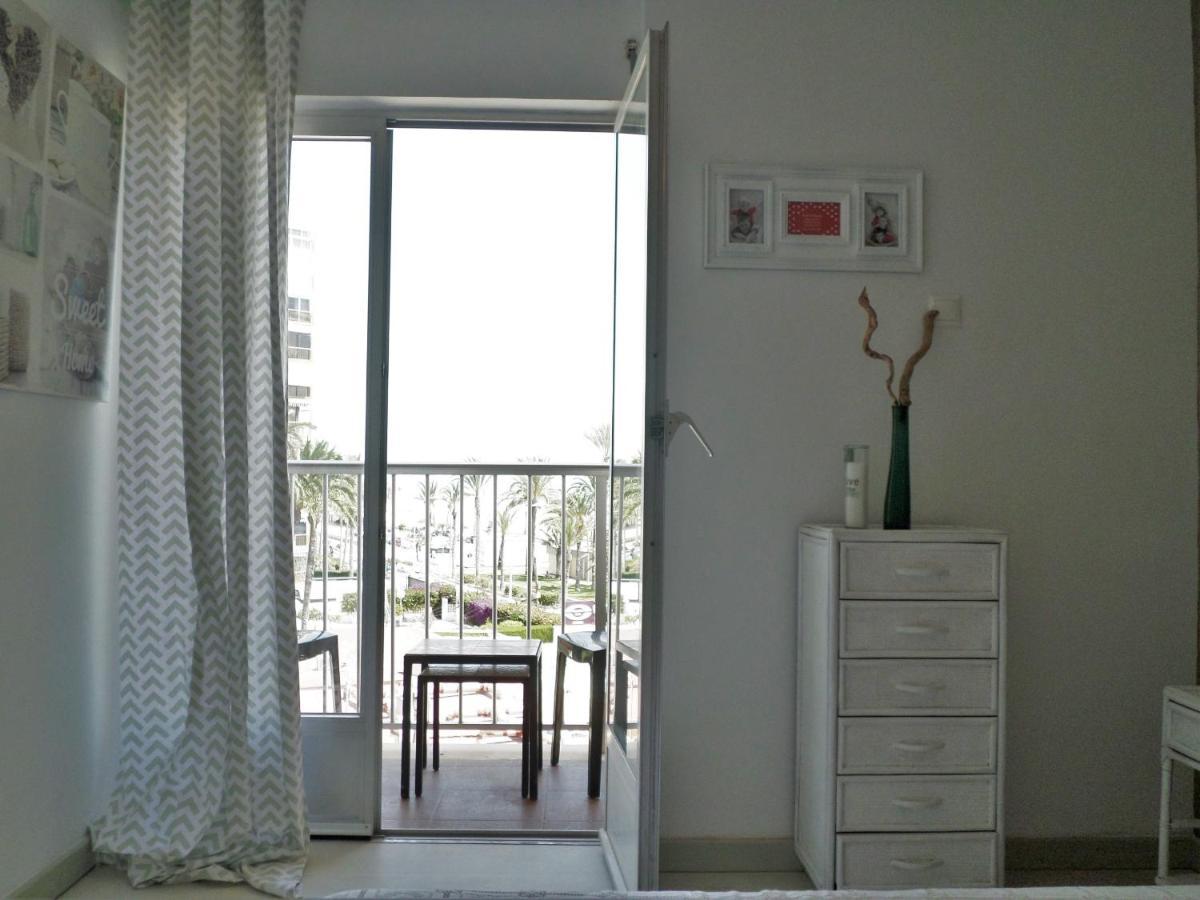 Bright Beach Apartment